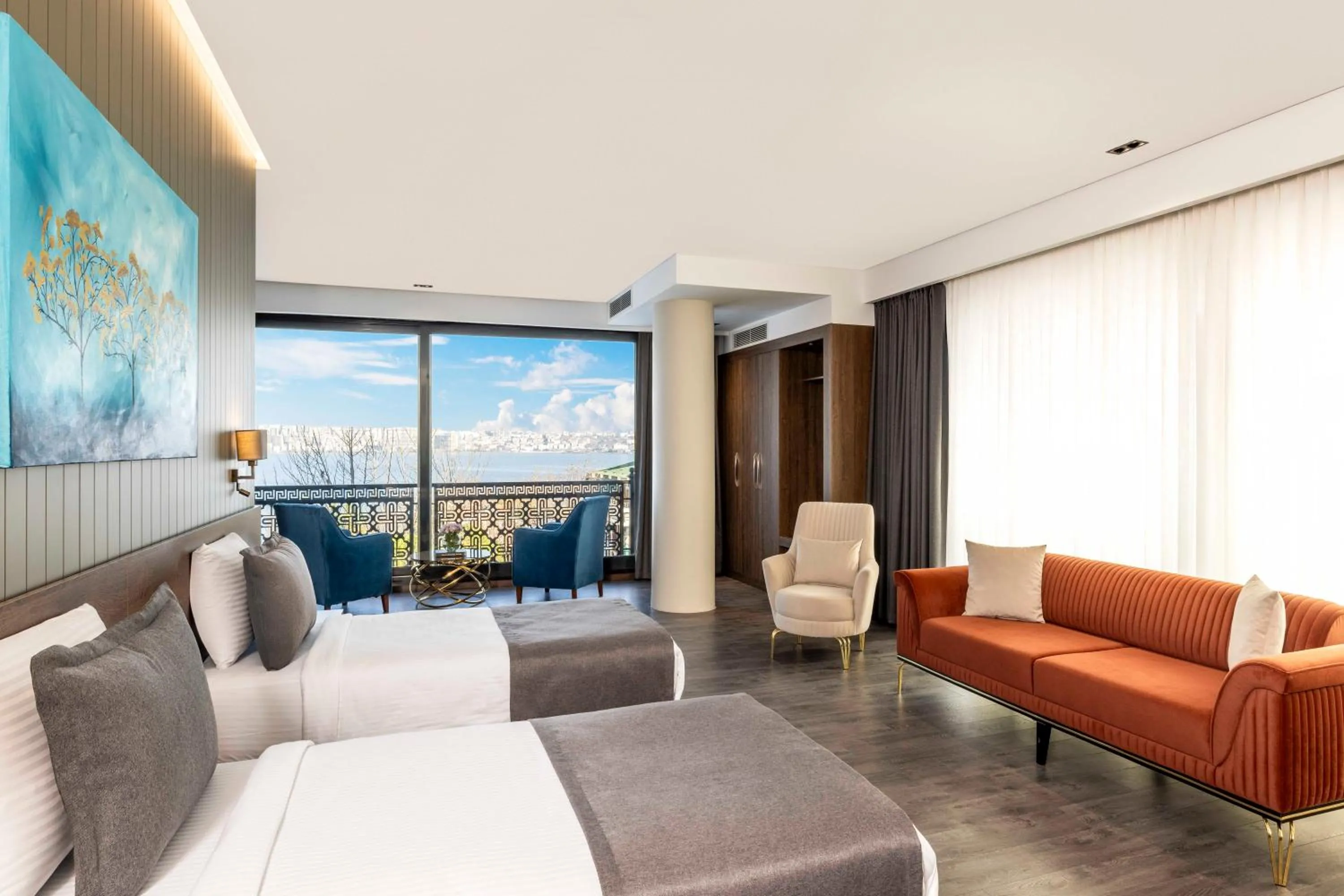 Seating area in Ezkar Bathonea Art İstanbul Hotel