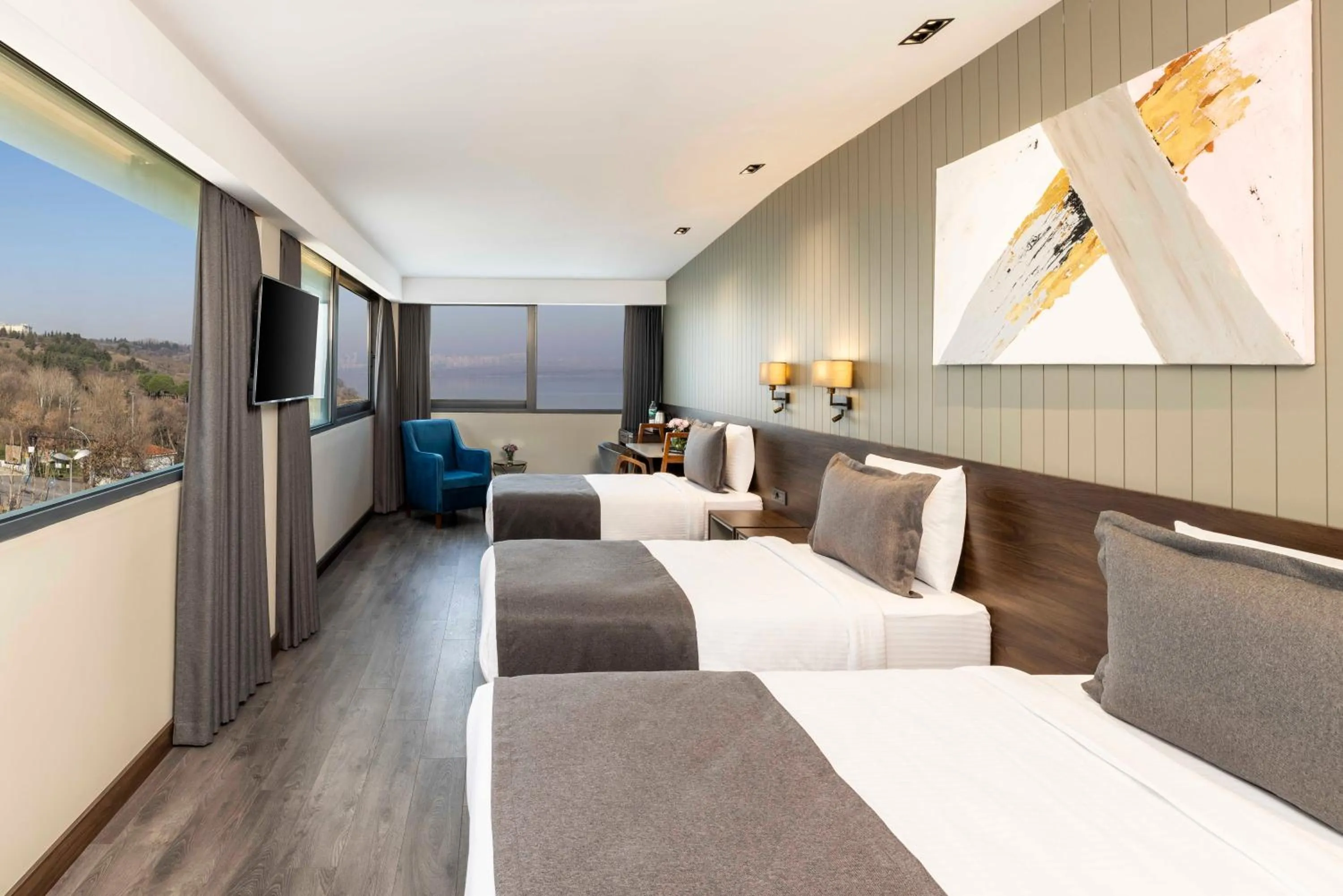 Photo of the whole room in Ezkar Bathonea Art İstanbul Hotel