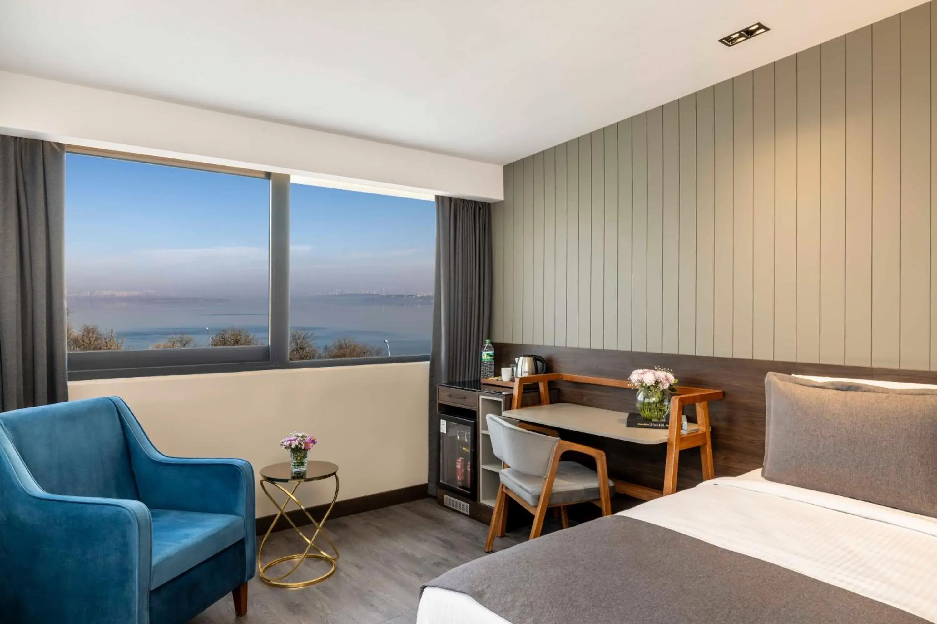 Photo of the whole room, Bed in Ezkar Bathonea Art İstanbul Hotel Photo of the whole room, Bed in Ezkar Bathonea Art İstanbul Hotel