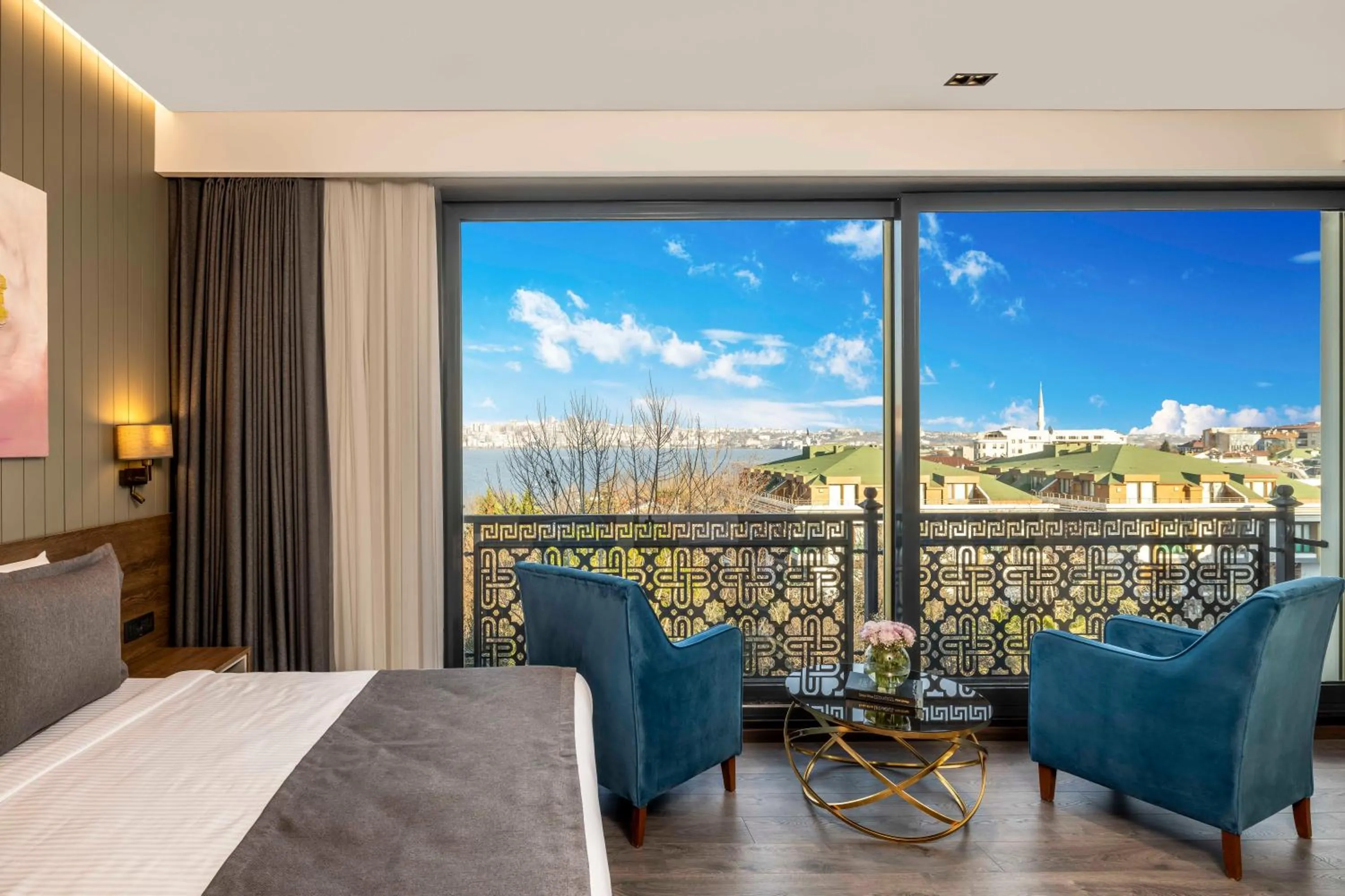 Photo of the whole room, Bed in Ezkar Bathonea Art İstanbul Hotel