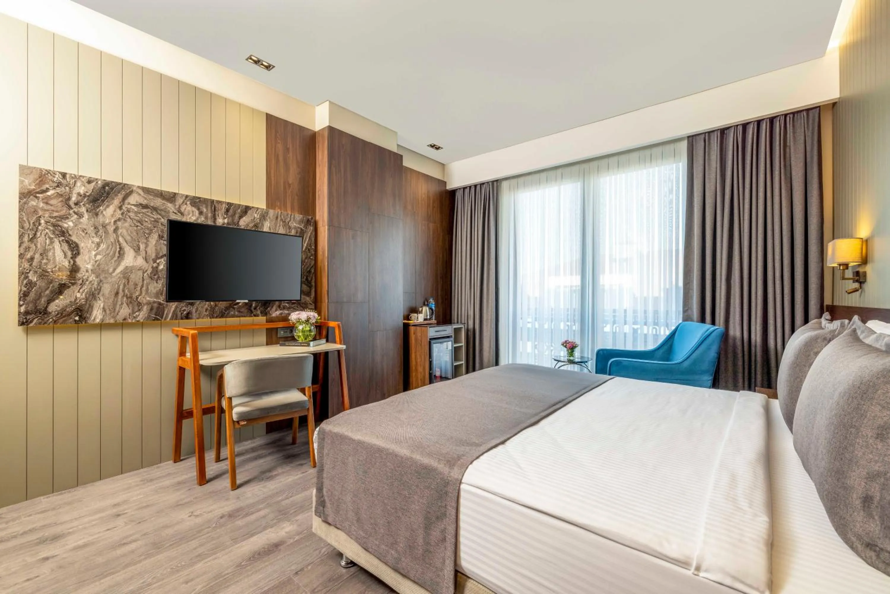 Photo of the whole room, Bed in Ezkar Bathonea Art İstanbul Hotel