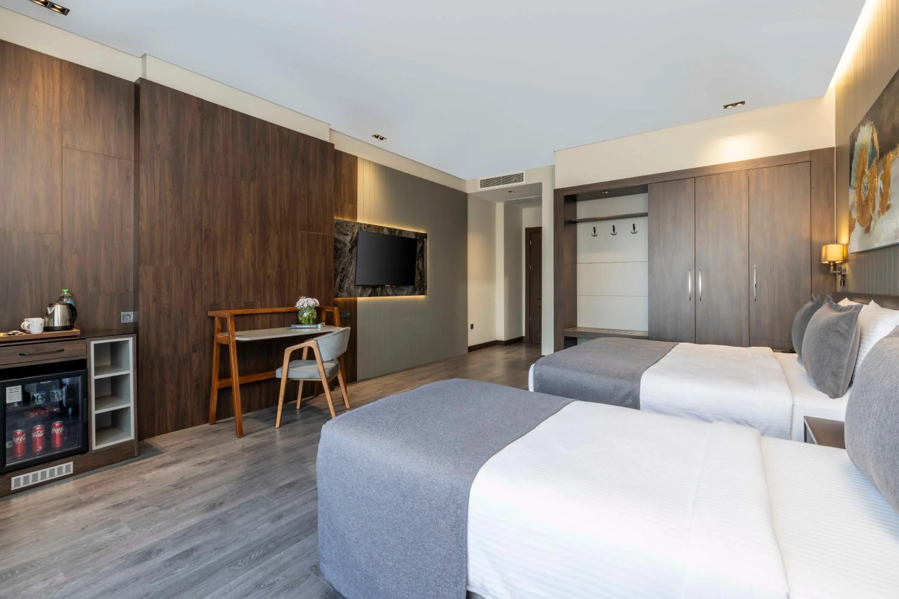 Photo of the whole room in Ezkar Bathonea Art İstanbul Hotel