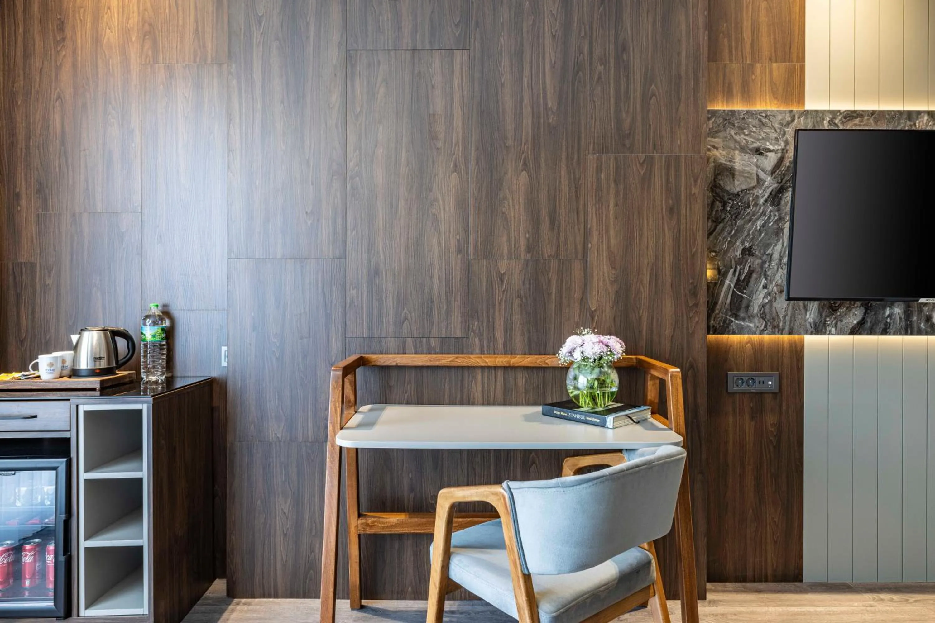 Seating area in Ezkar Bathonea Art İstanbul Hotel