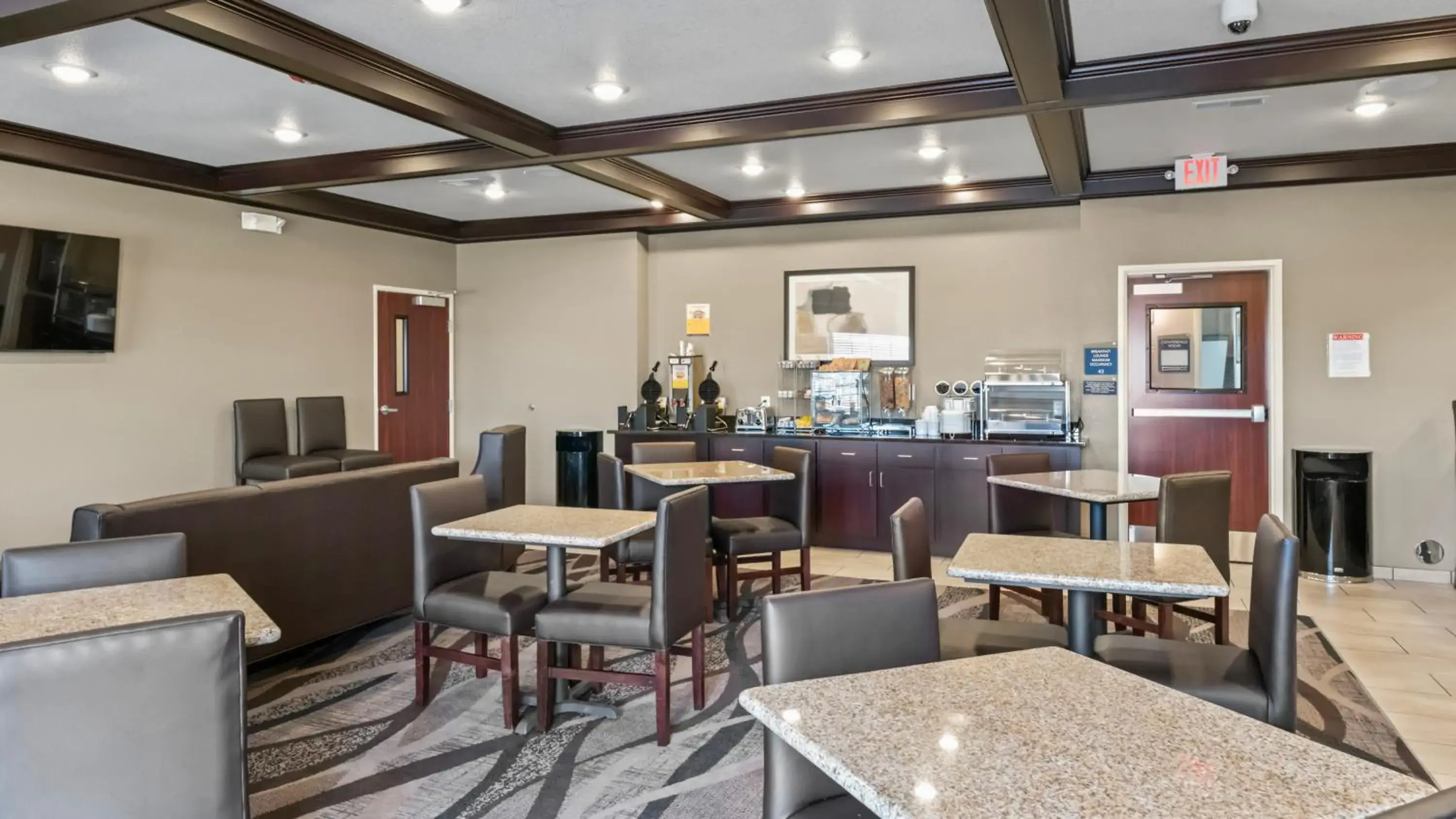 Breakfast in Cobblestone Inn & Suites - Julesburg Breakfast in Cobblestone Inn & Suites - Julesburg