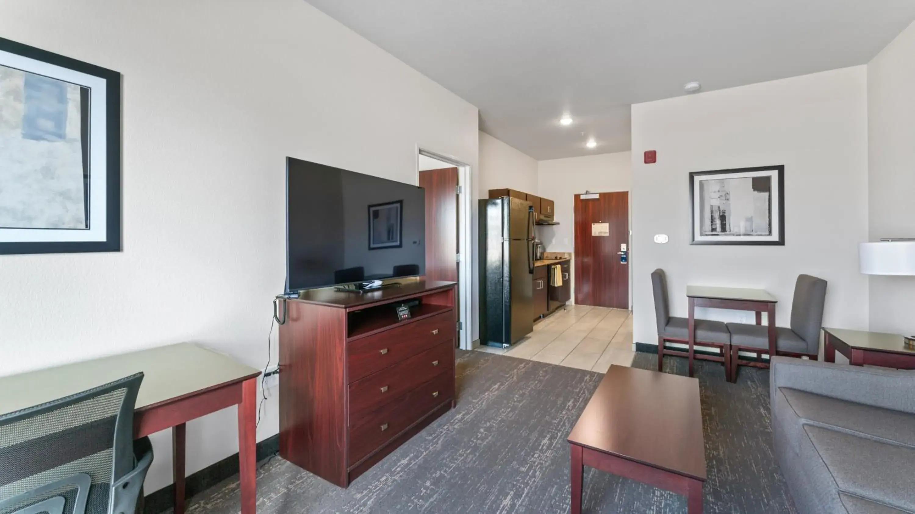 Living room in Cobblestone Inn & Suites - Julesburg Living room in Cobblestone Inn & Suites - Julesburg