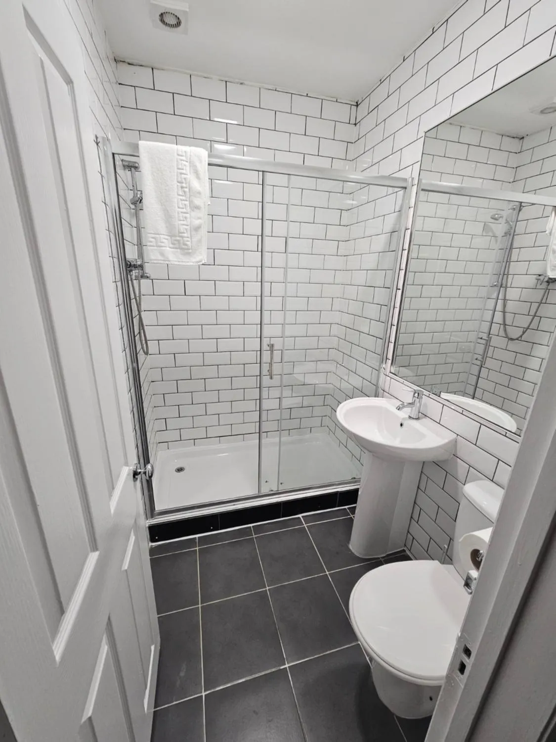 En-suite Twin Room in Nysdill Accommodation Ltd