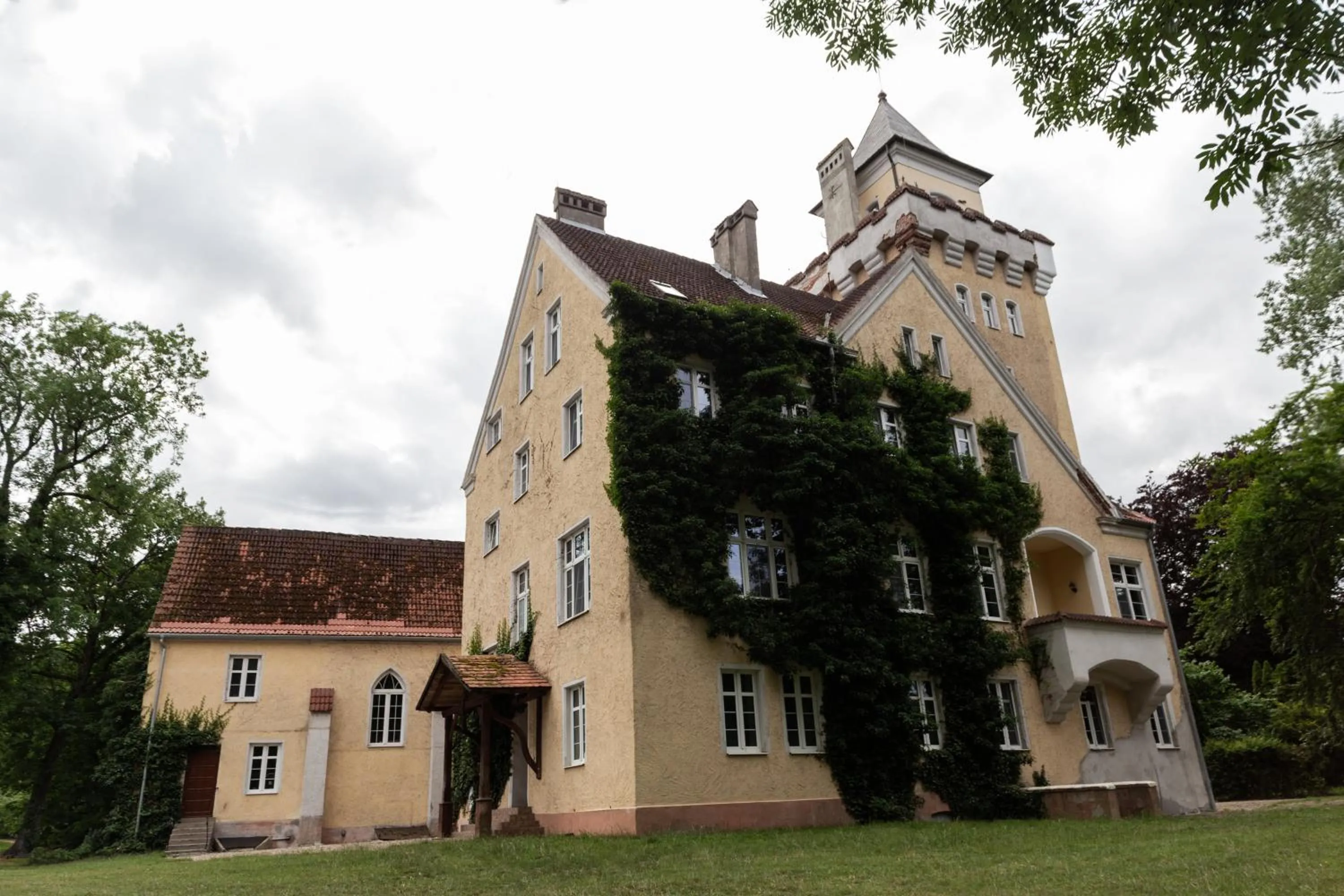 Property building in Zamek Nowęcin