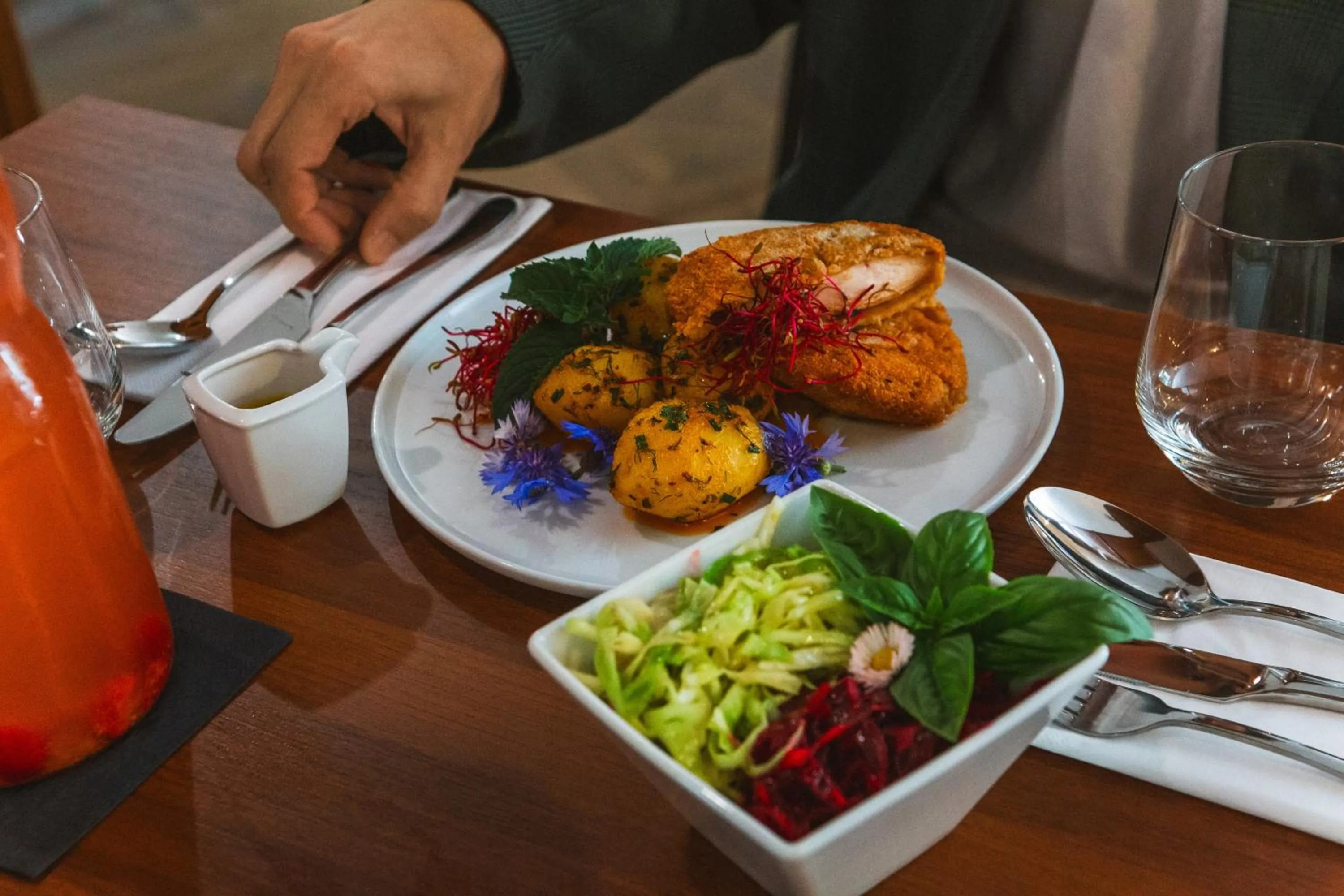 Restaurant/places to eat in Zamek Nowęcin