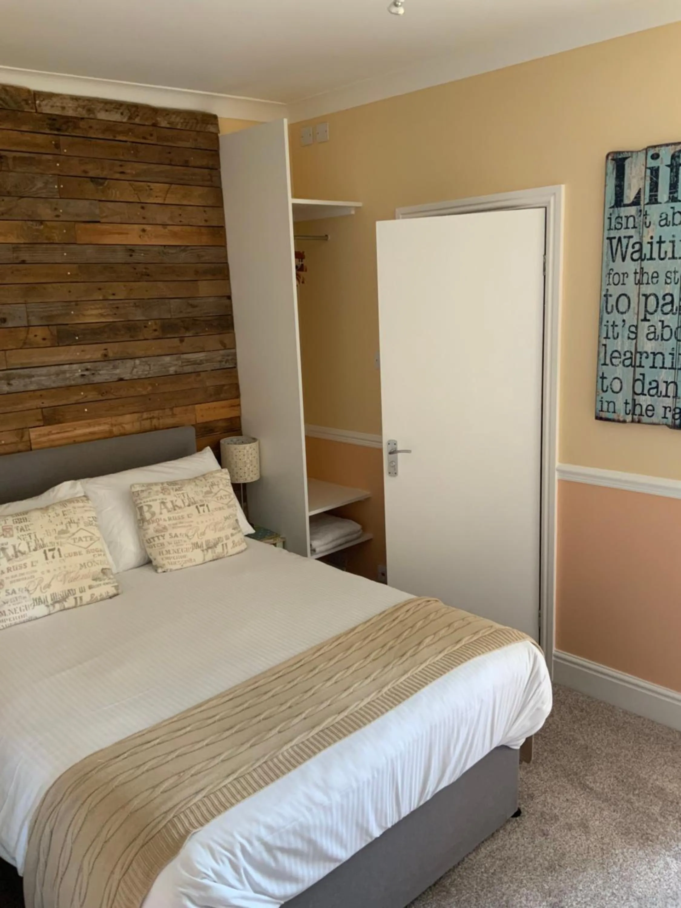 Bedroom, Bed in Green Apple Bed and Breakfast