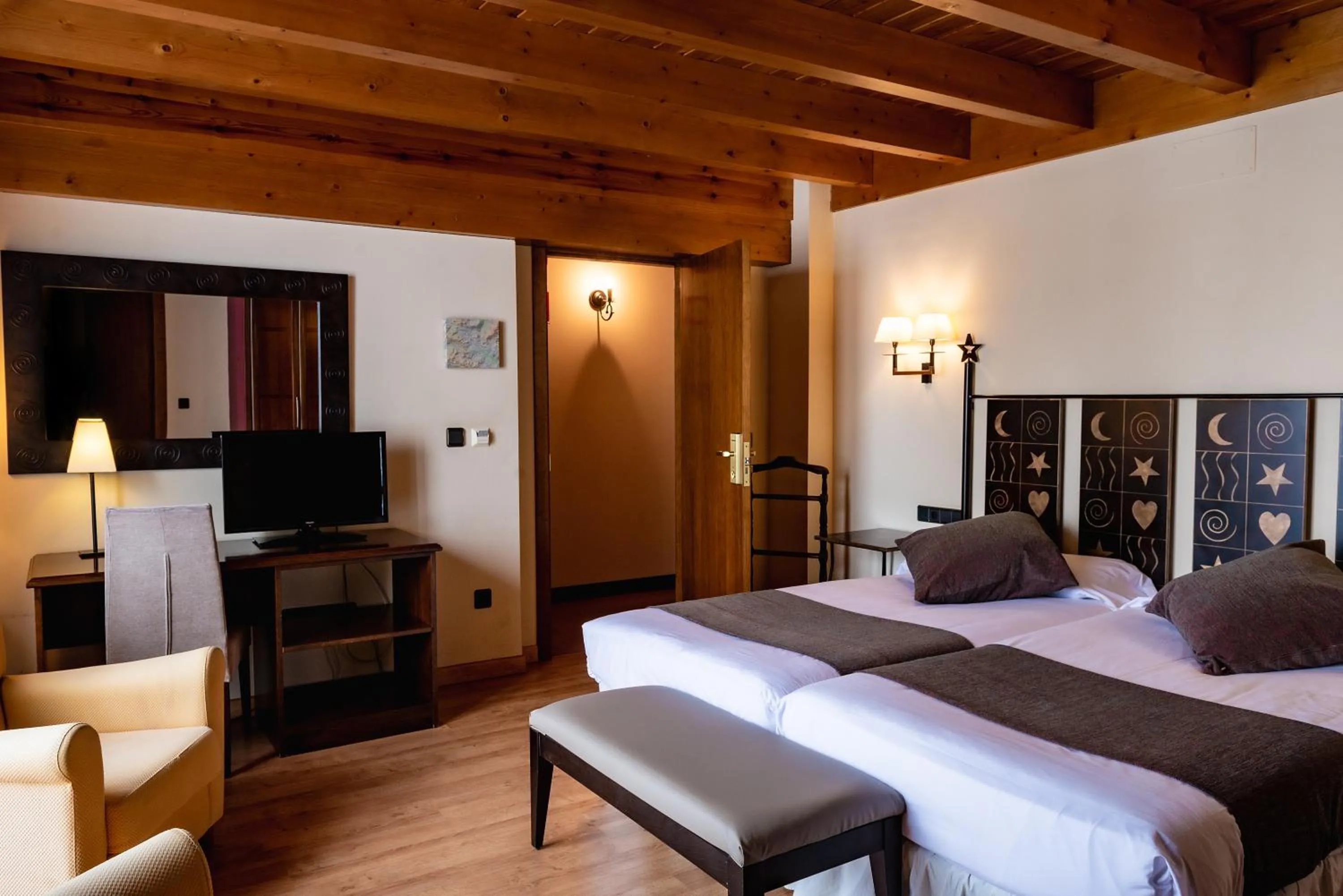 Photo of the whole room, Bed in Hotel Valle De Izas