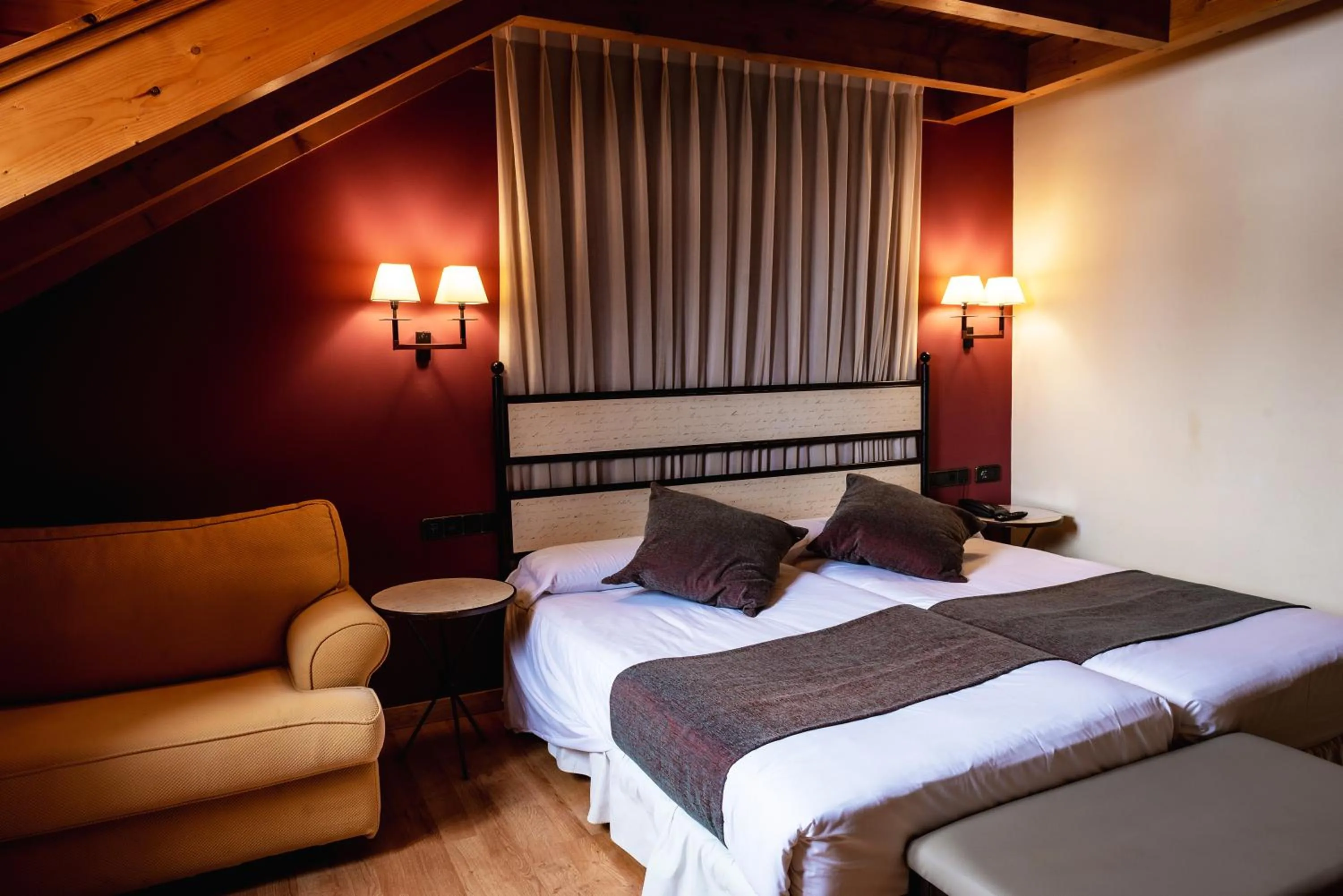 Bedroom, Bed in Hotel Valle De Izas