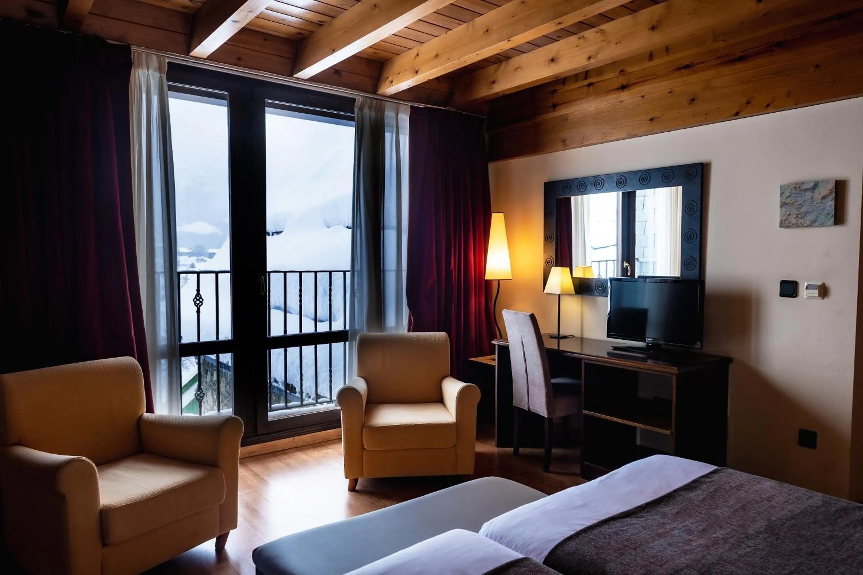 Photo of the whole room, Bed in Hotel Valle De Izas