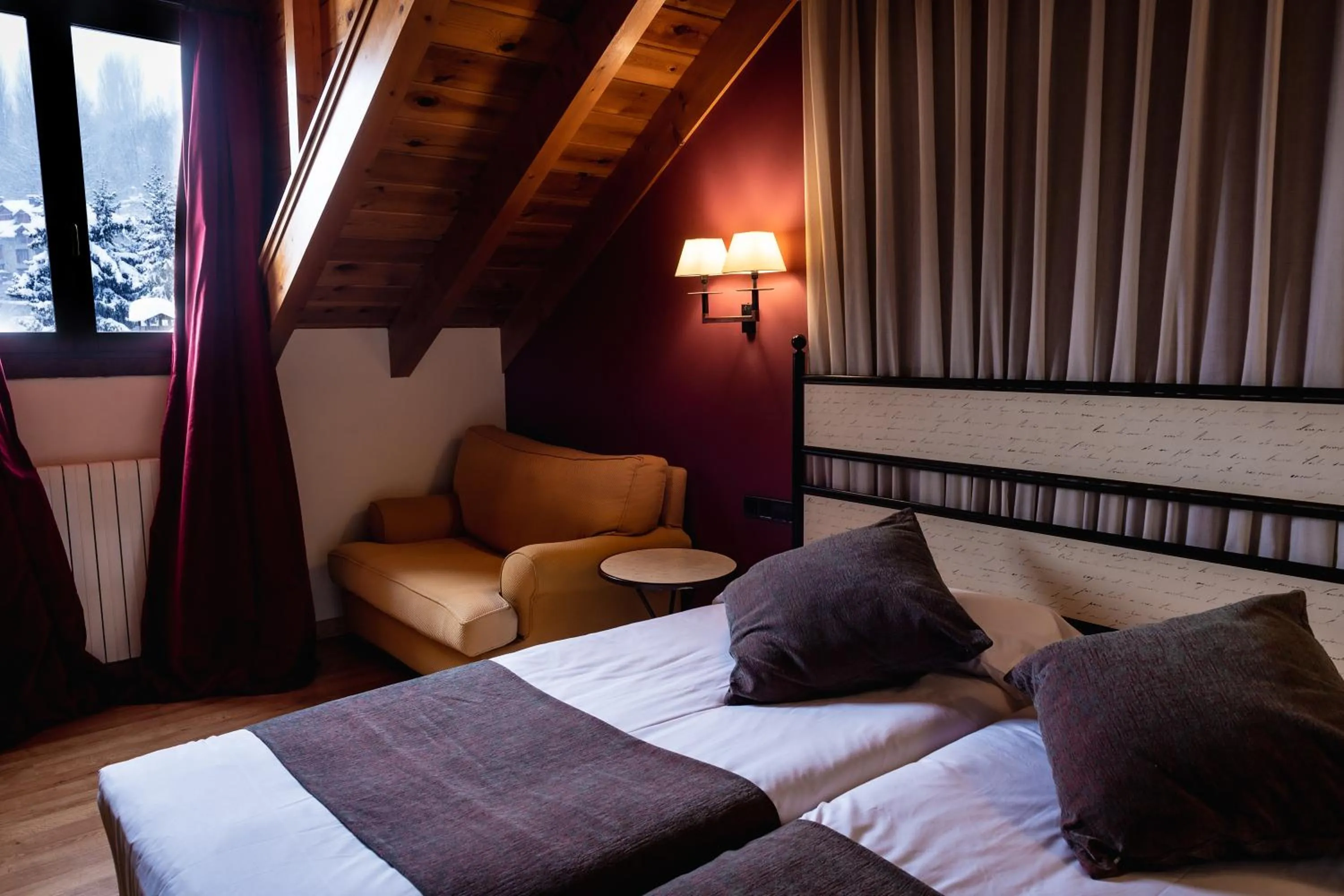 Bedroom, Bed in Hotel Valle De Izas