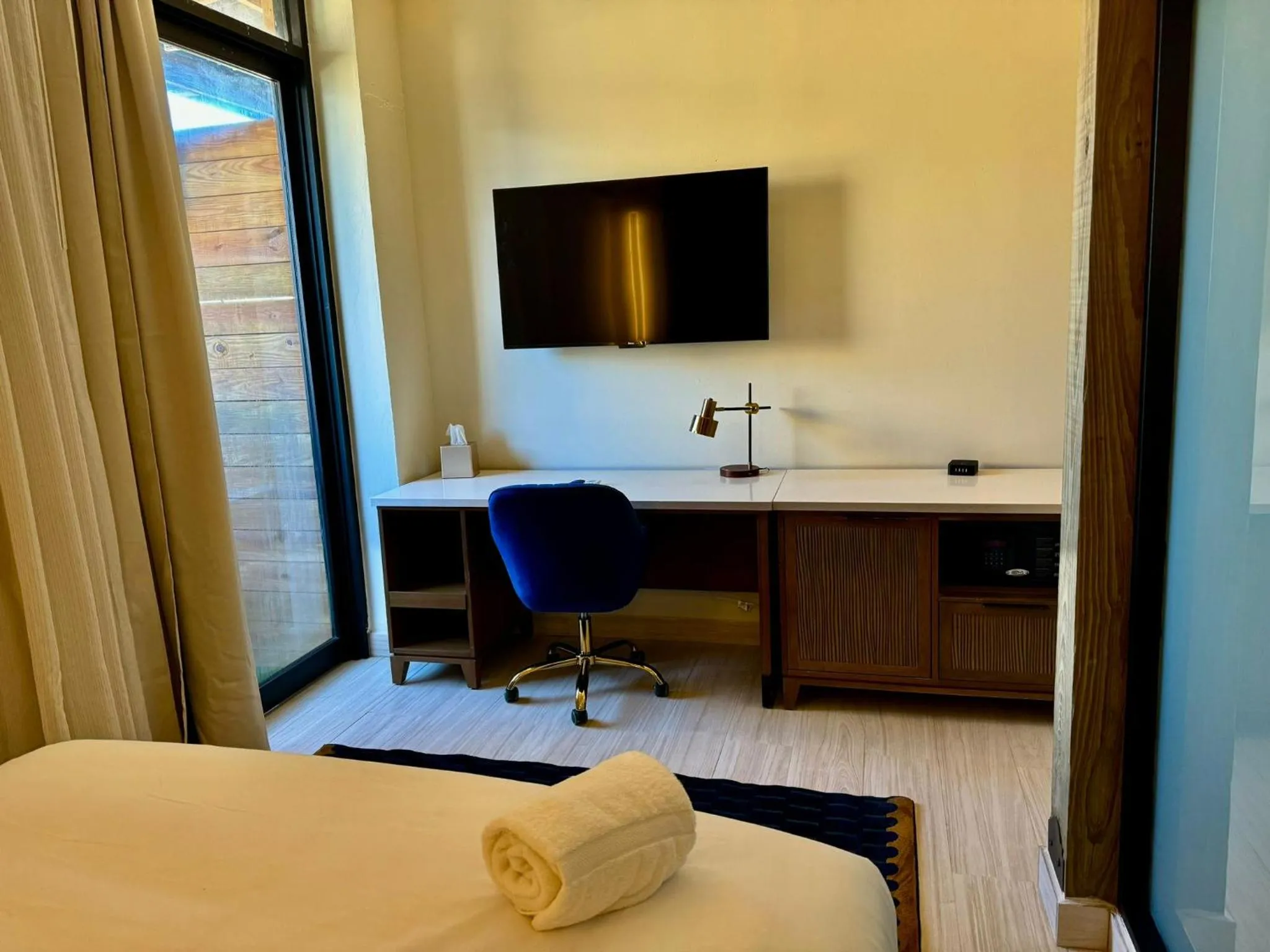 Bedroom, Bed in Metro Art Hotel