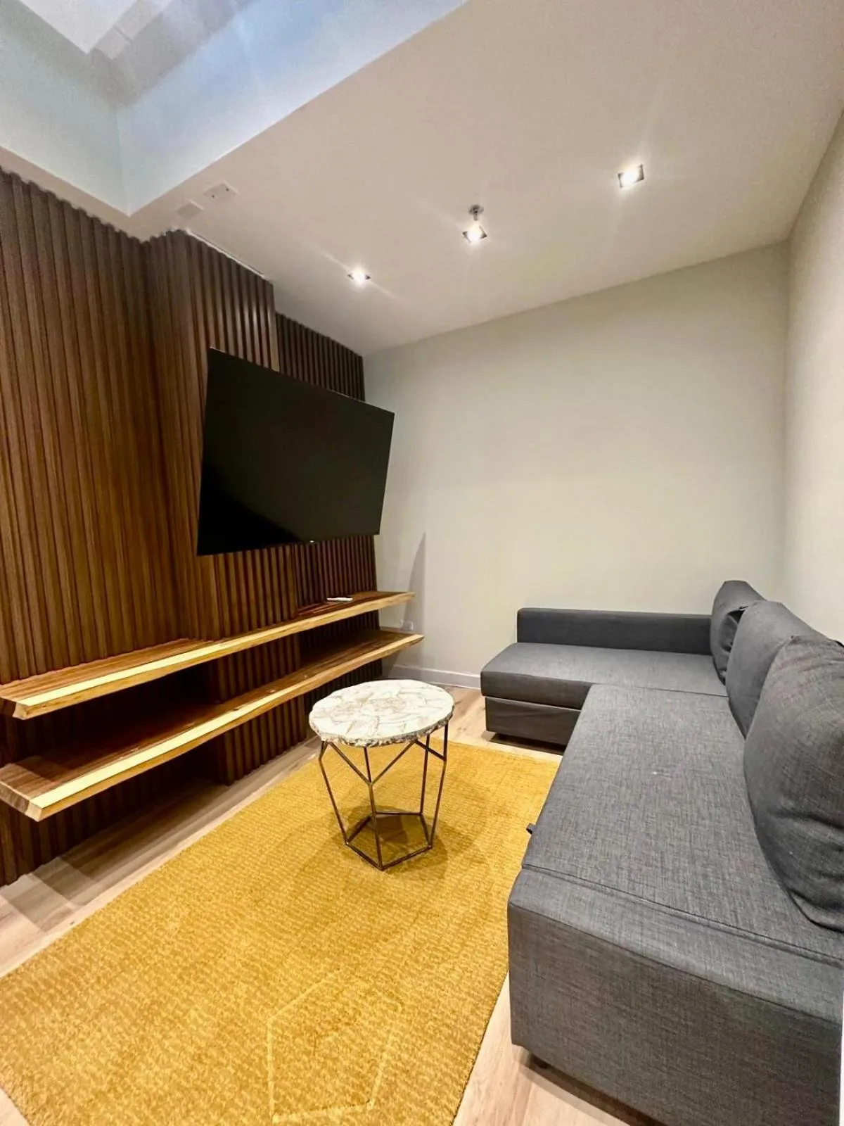 TV and multimedia in Metro Art Hotel