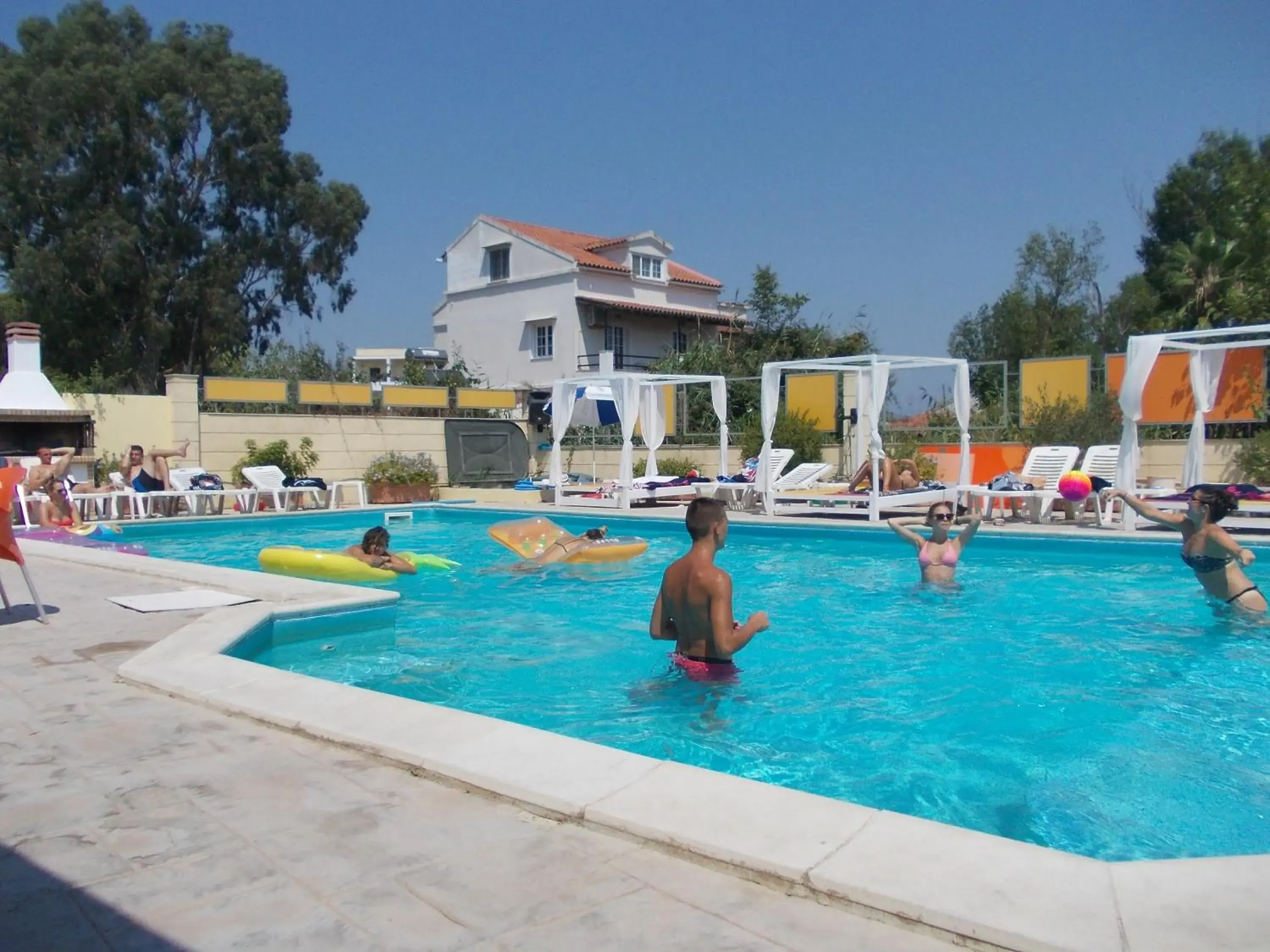 Swimming pool in Kavos Central Gardens Swimming pool in Kavos Central Gardens