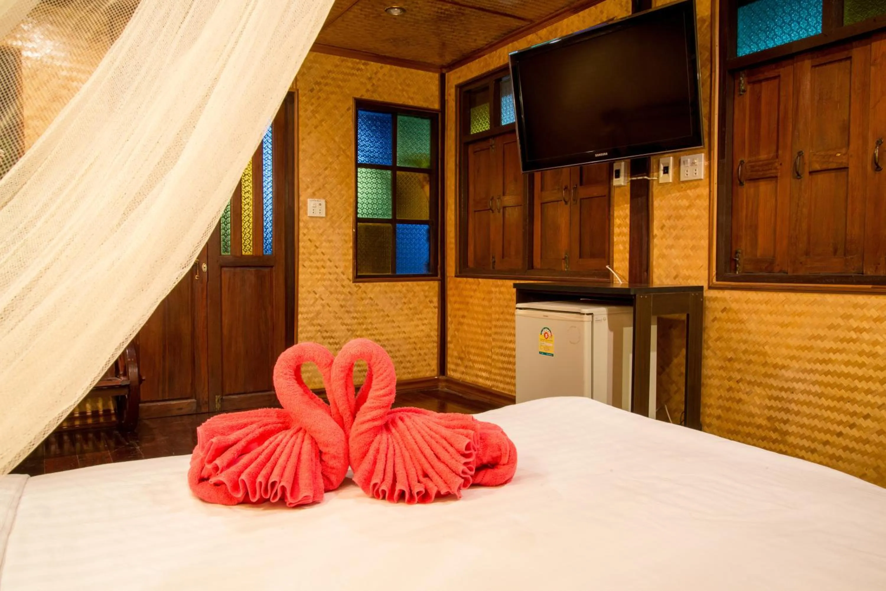 Photo of the whole room, Bed in BaanChompooAmphawa