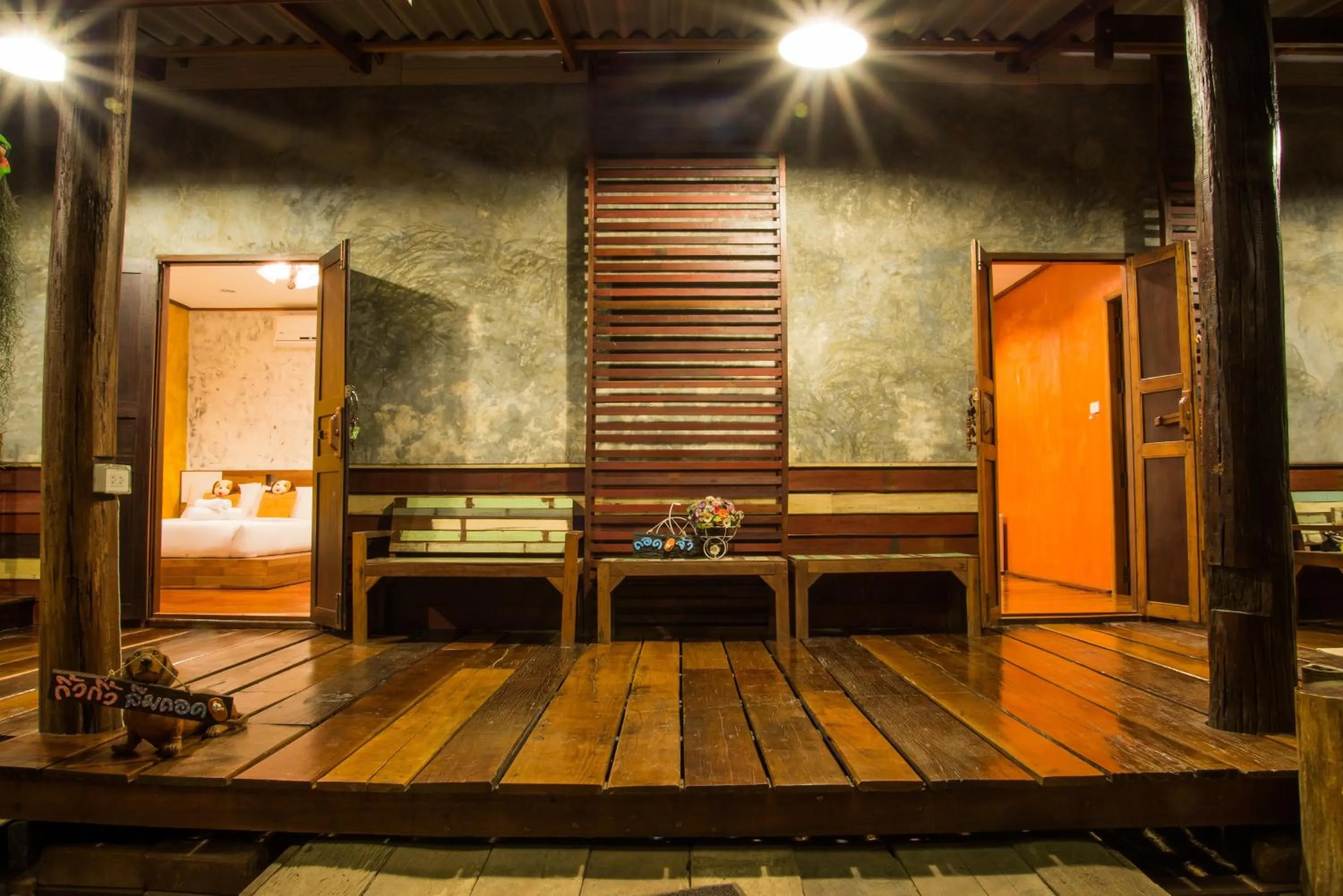 Photo of the whole room in BaanChompooAmphawa