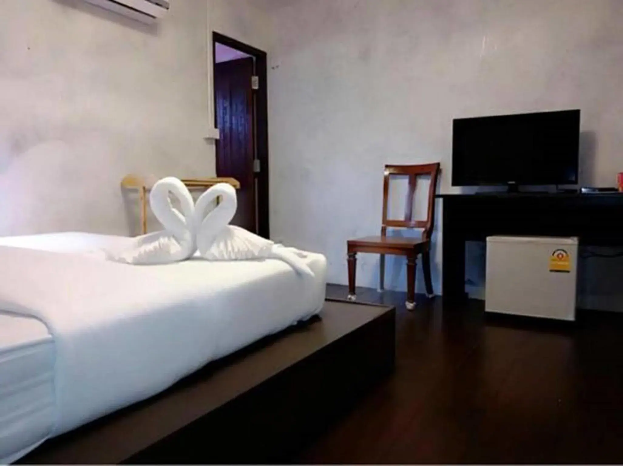 Photo of the whole room, Bed in BaanChompooAmphawa Photo of the whole room, Bed in BaanChompooAmphawa