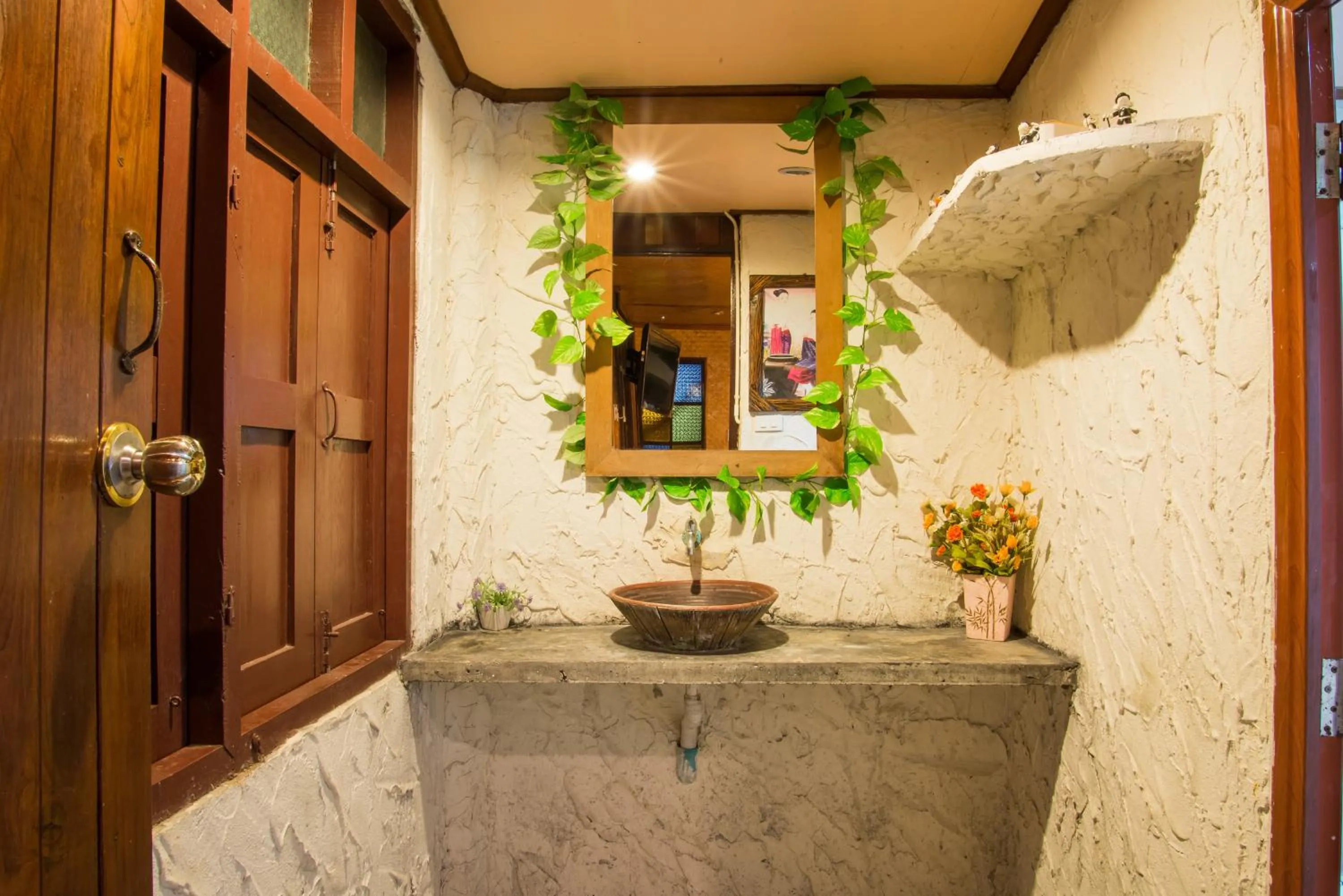 Photo of the whole room in BaanChompooAmphawa