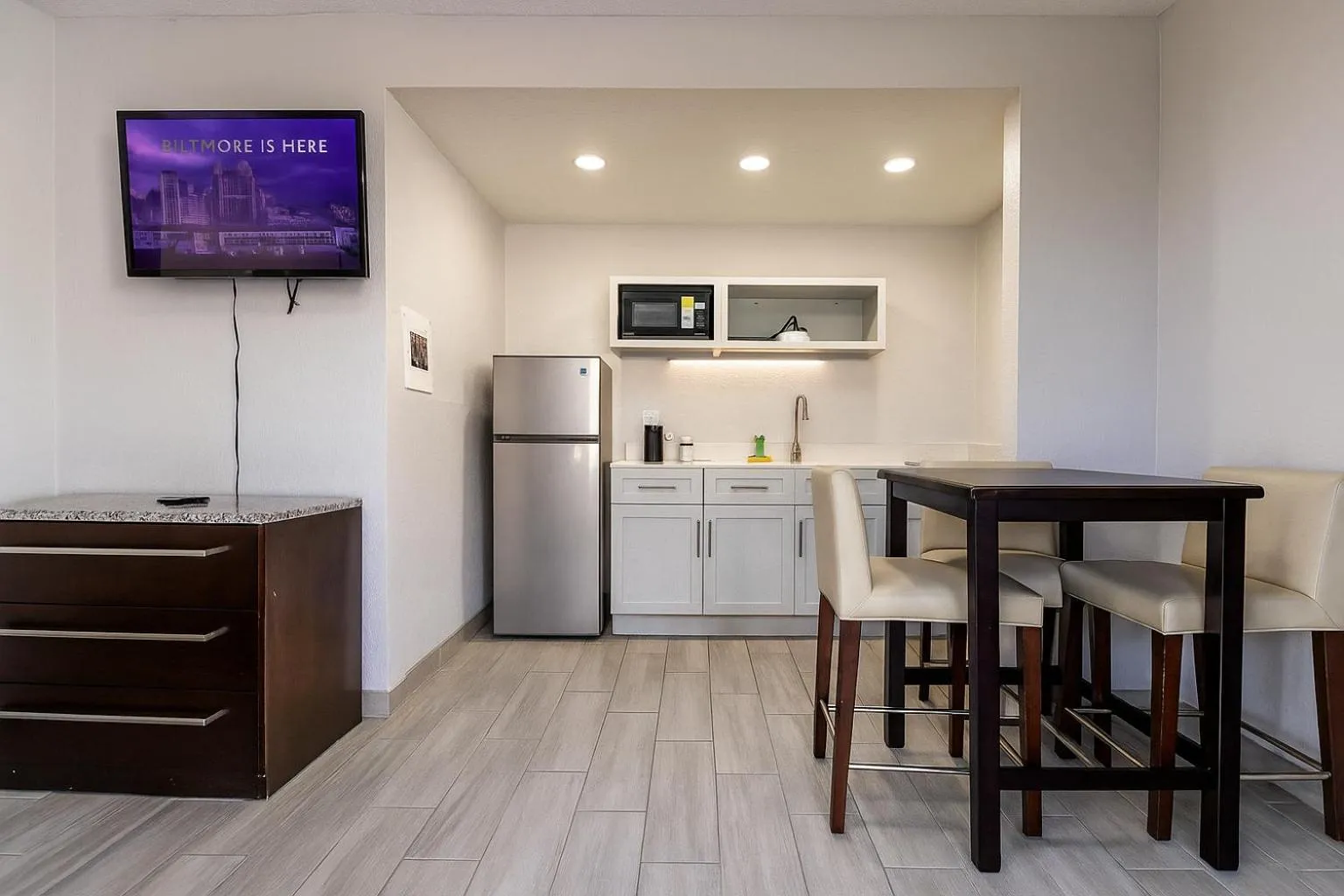Kitchen or kitchenette in Ocean Holiday Motel