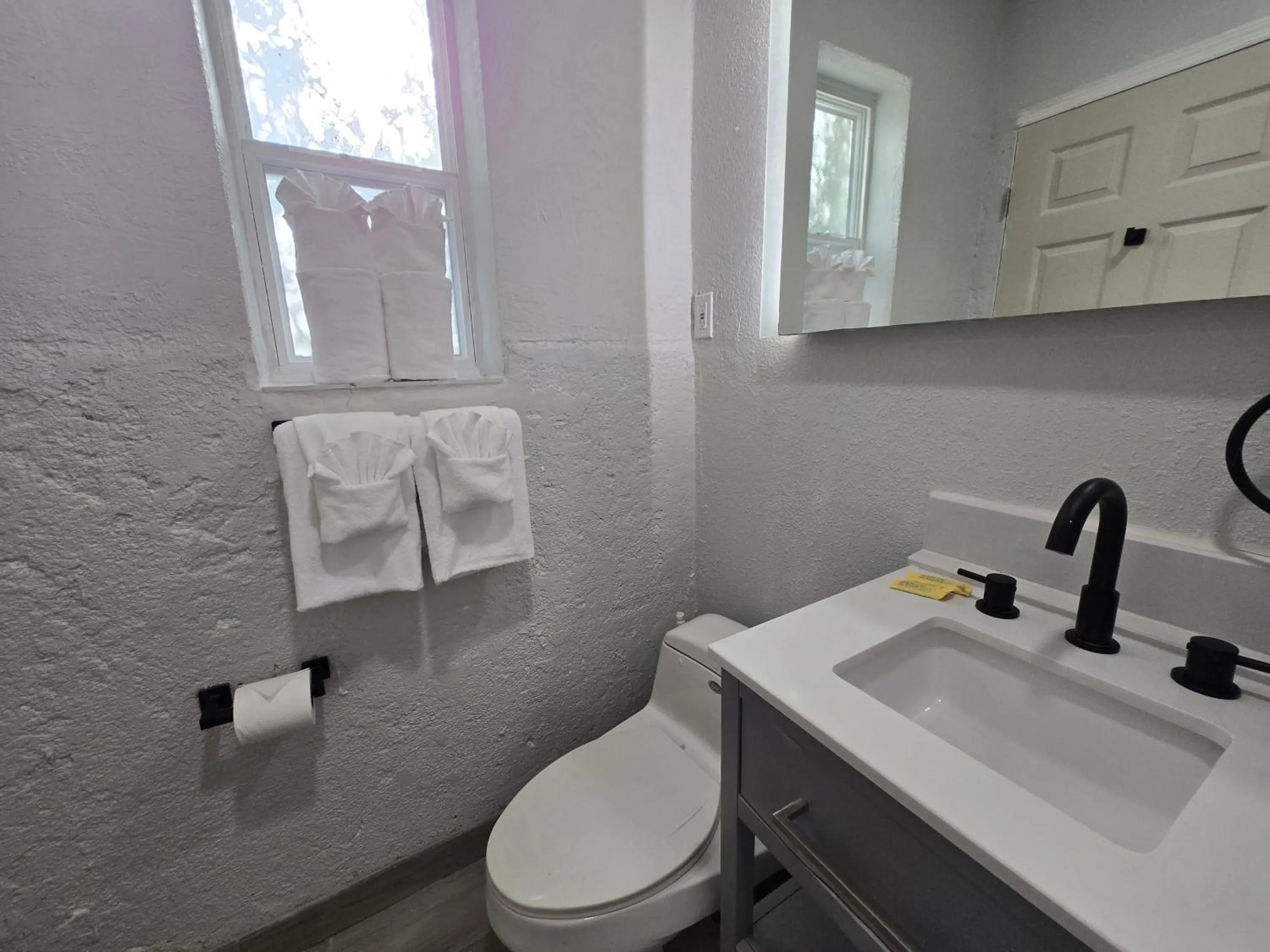 towels in Ocean Holiday Motel