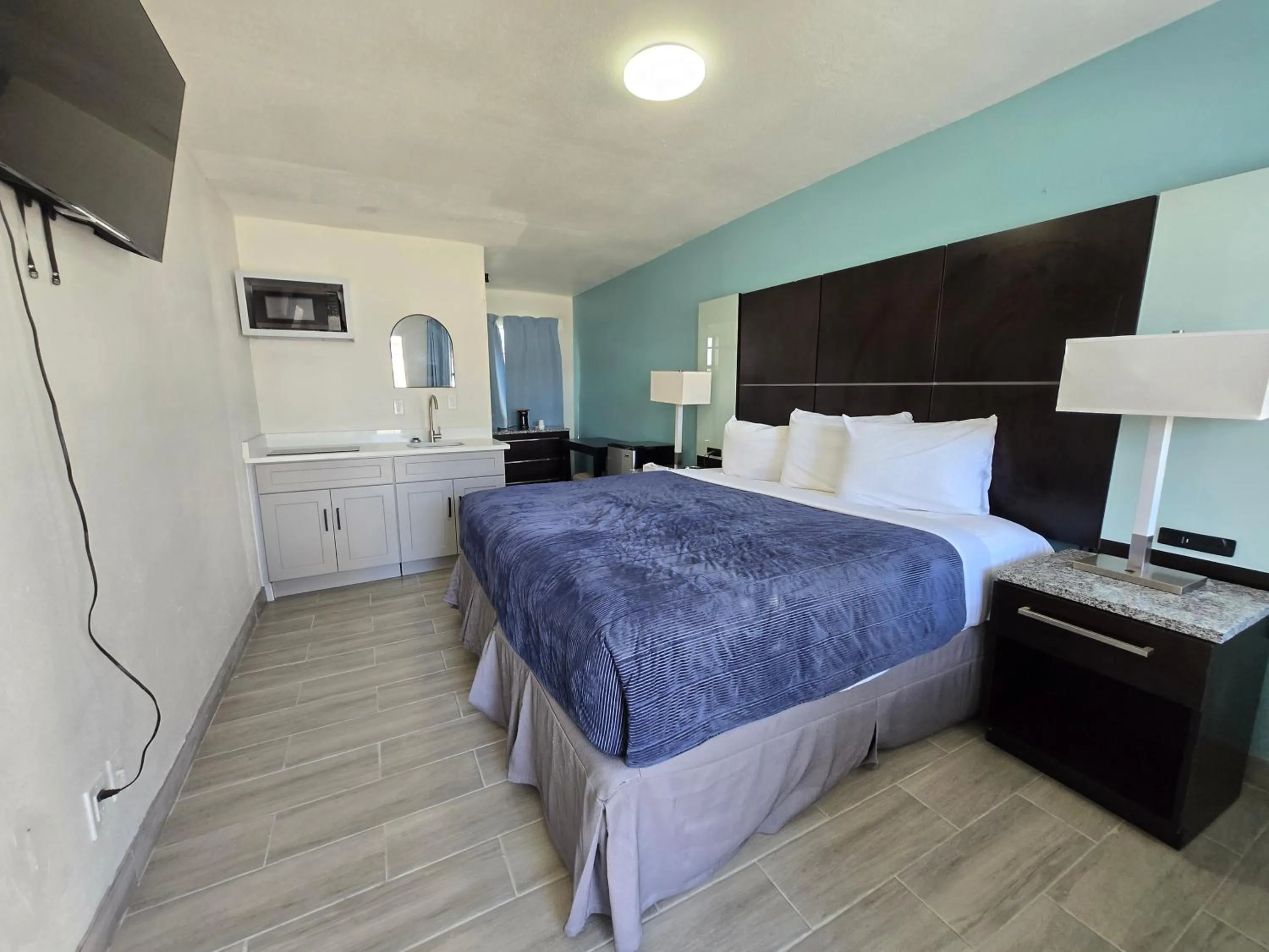 Bed in Ocean Holiday Motel