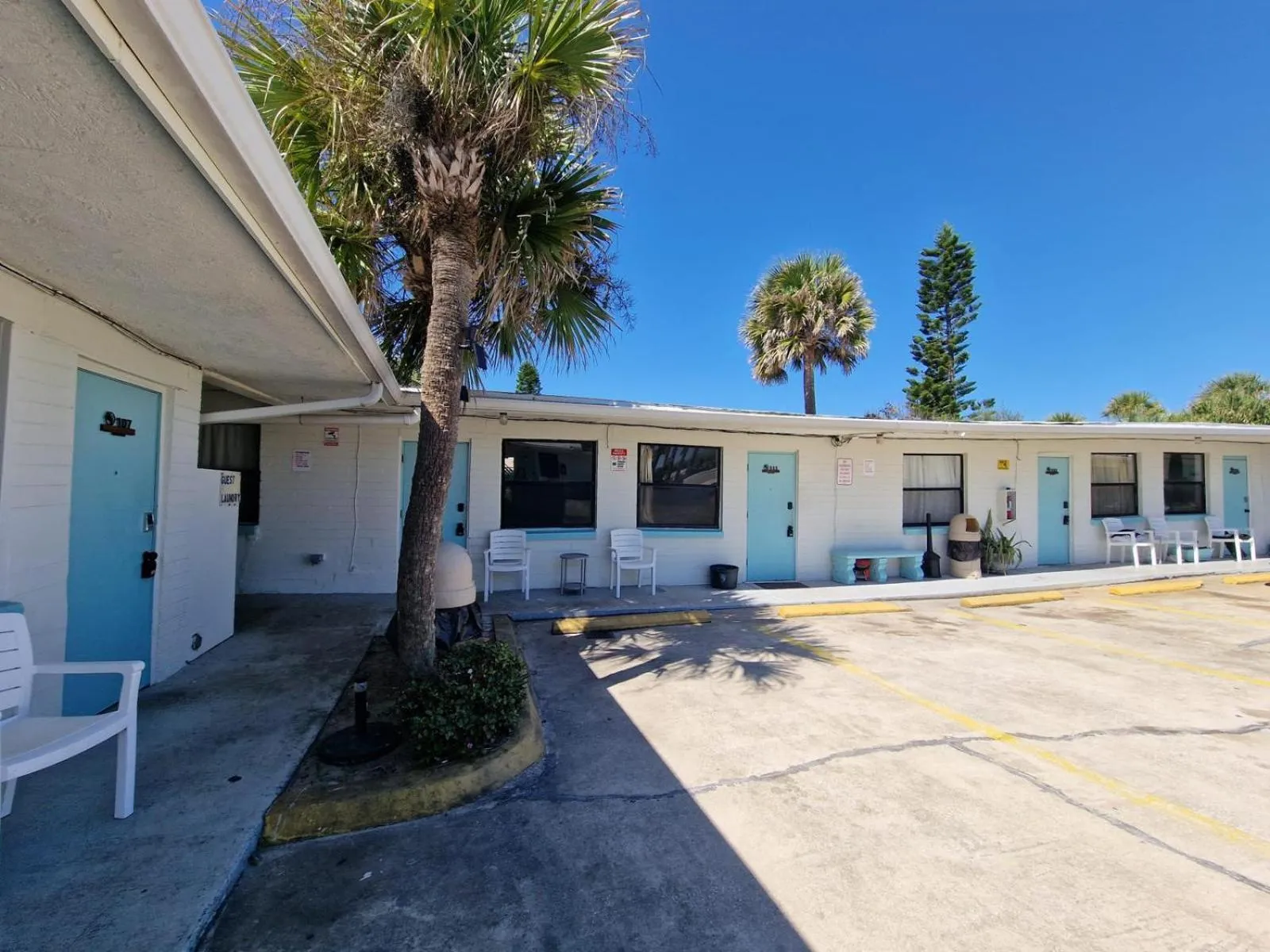 Property building in Ocean Holiday Motel