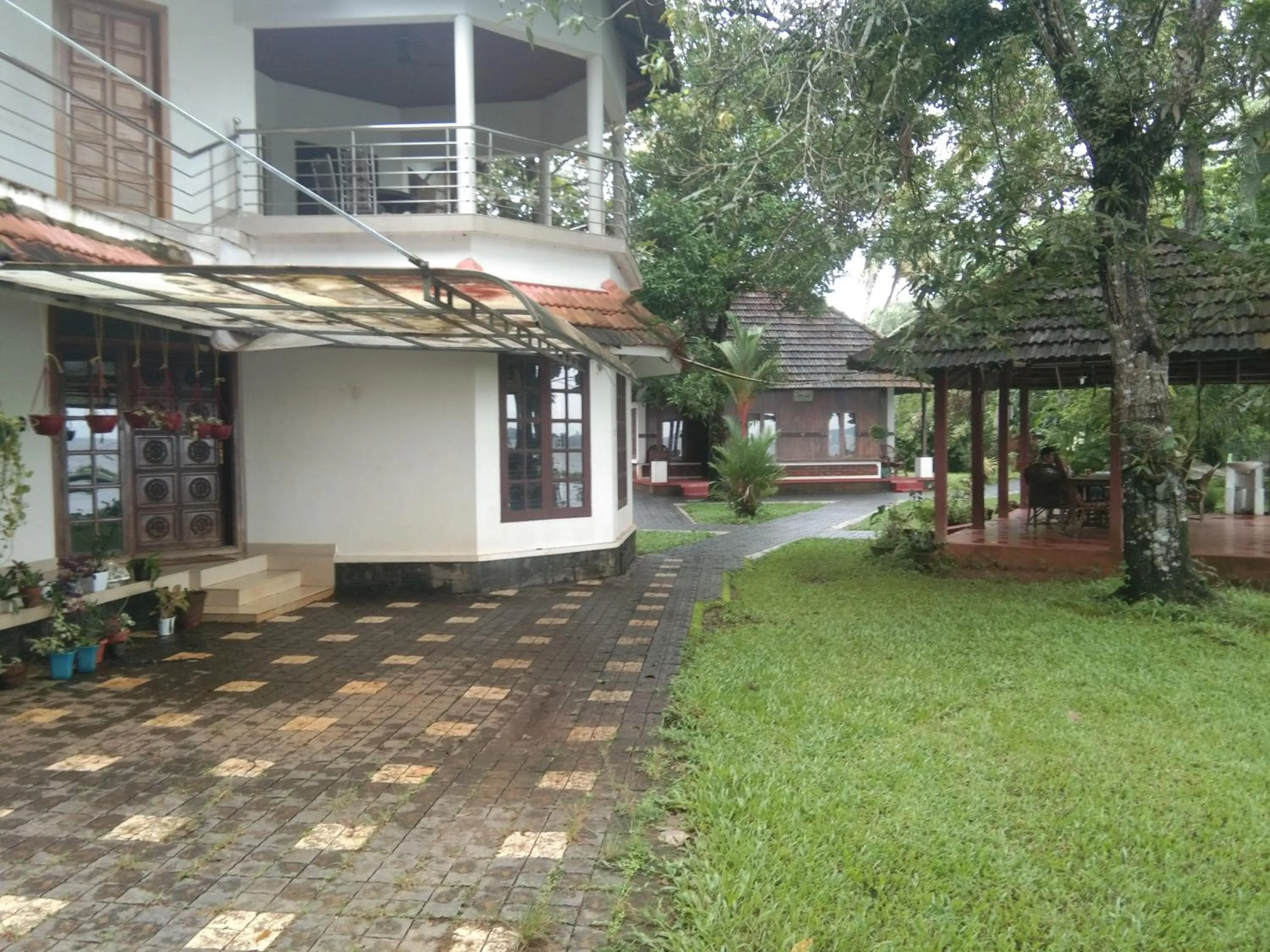 Lovedale Lakeside Homestay