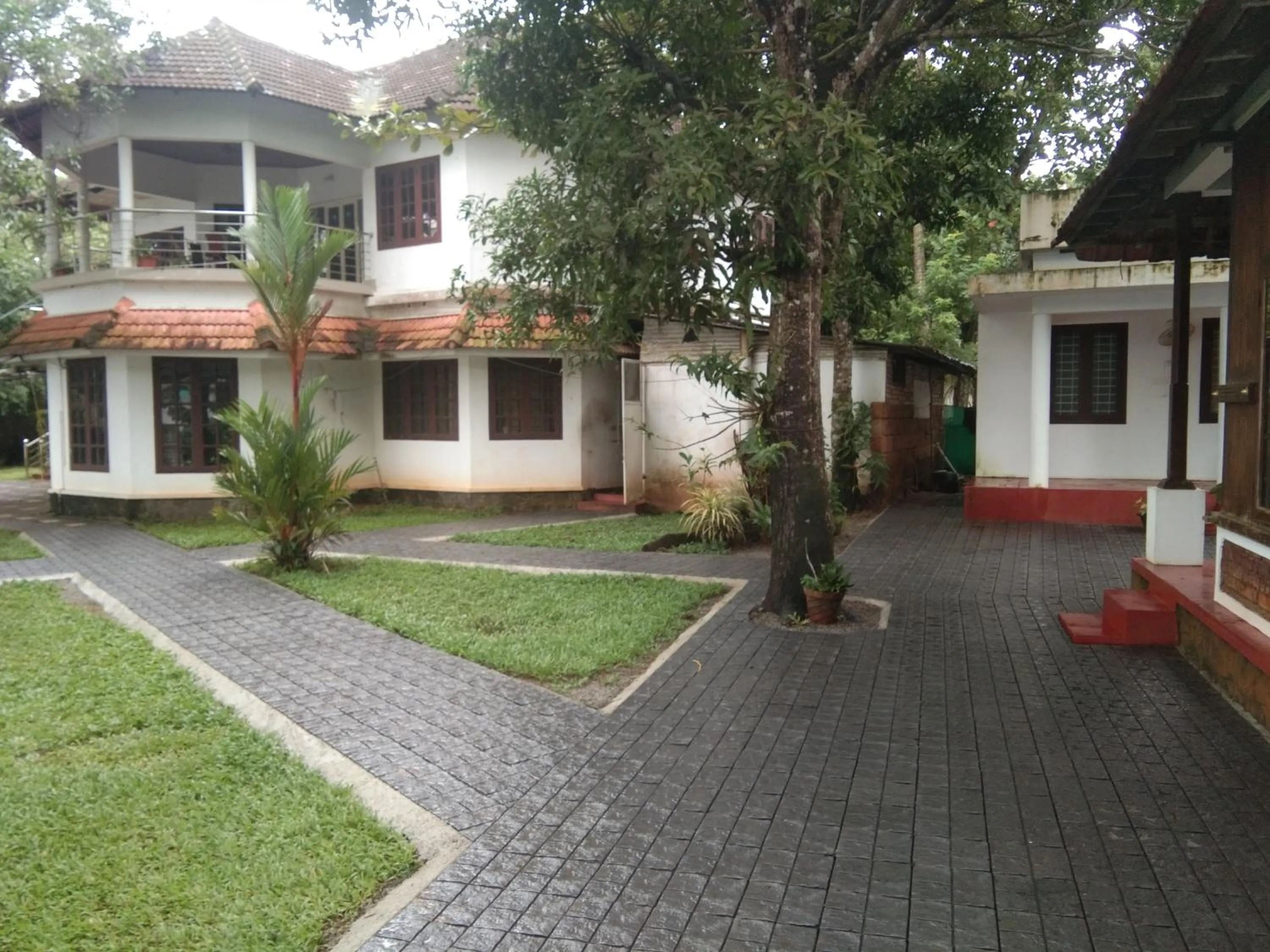 Lovedale Lakeside Homestay