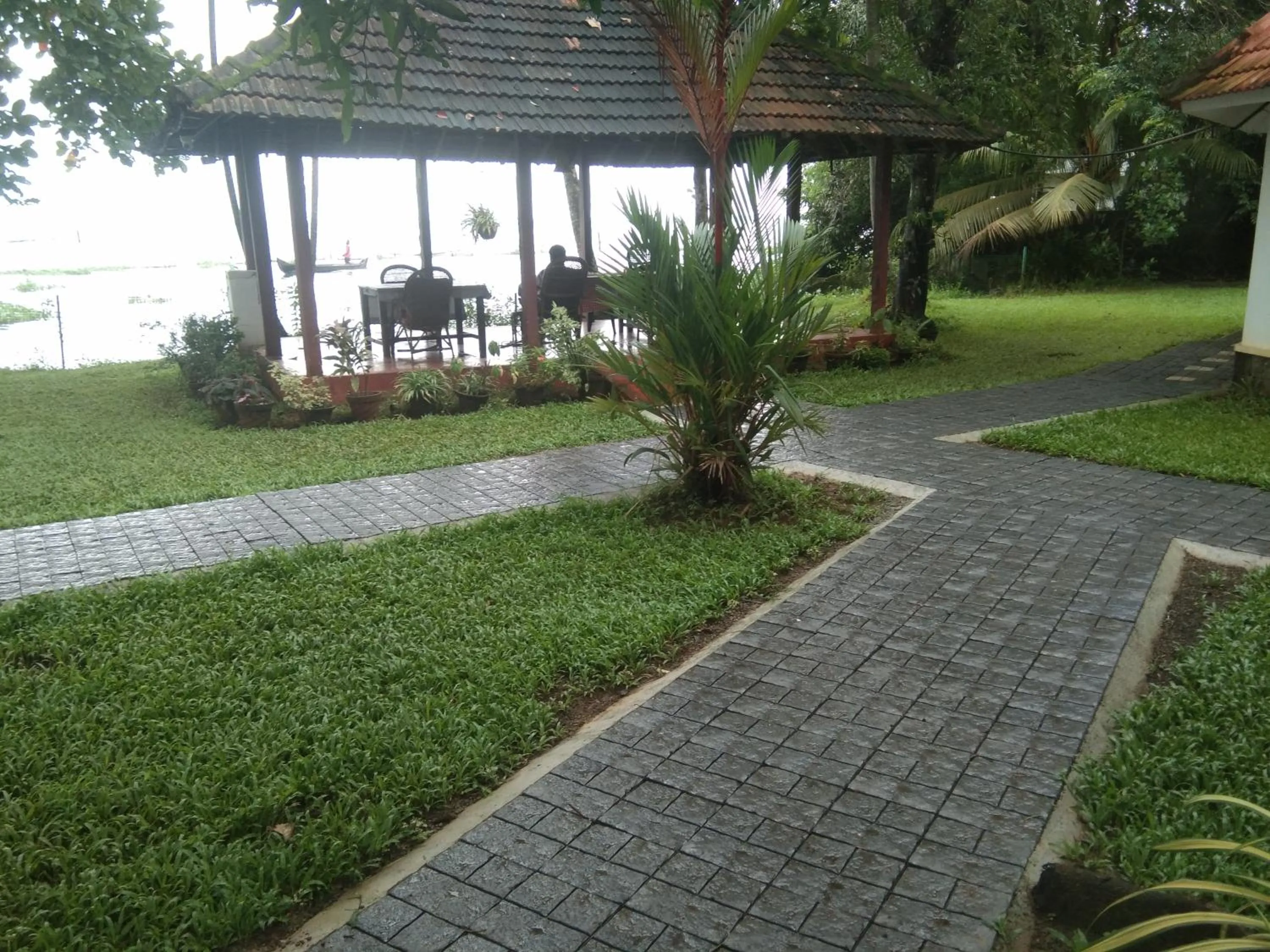 Lovedale Lakeside Homestay