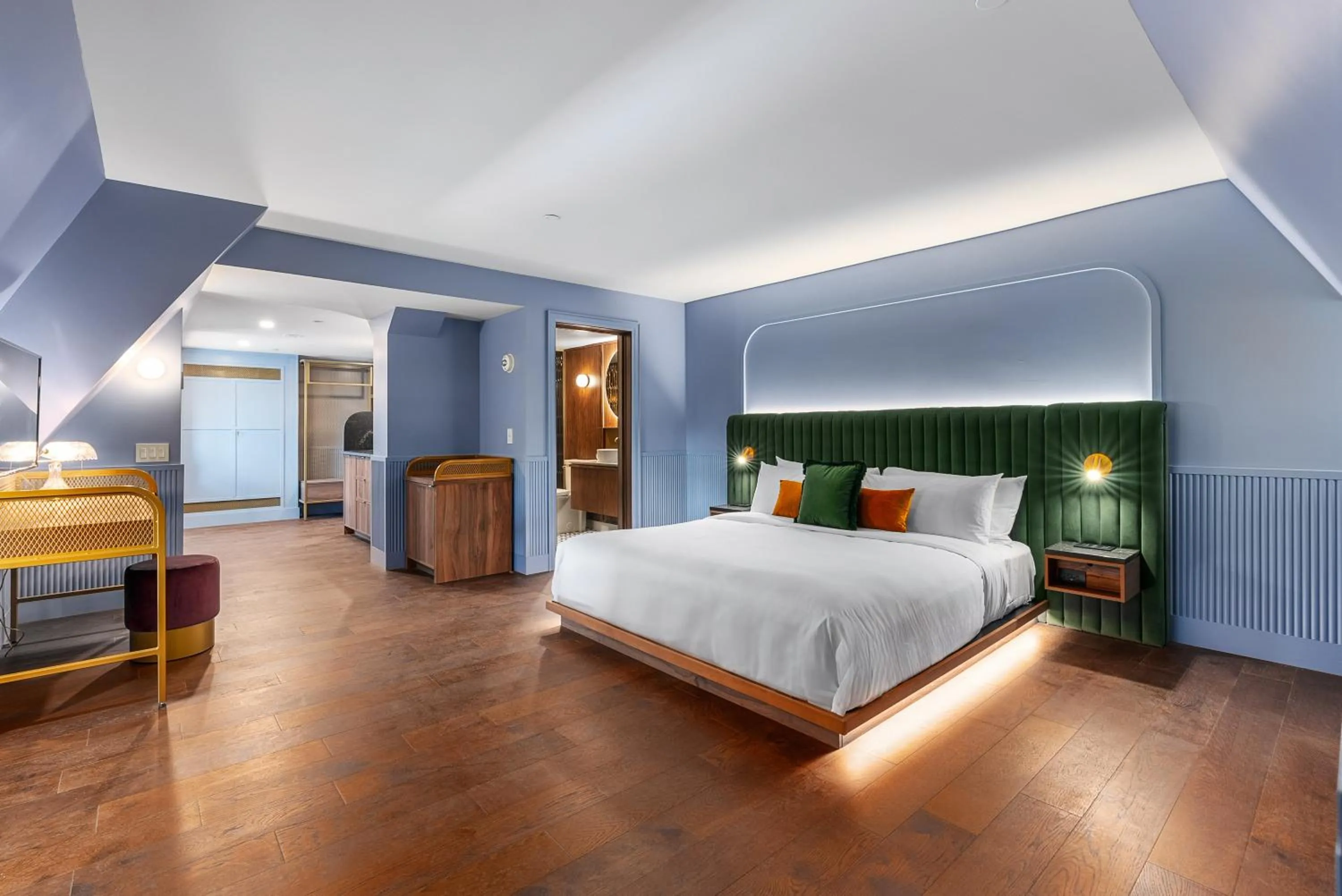 Photo of the whole room, Bed in Hôtel Maurice