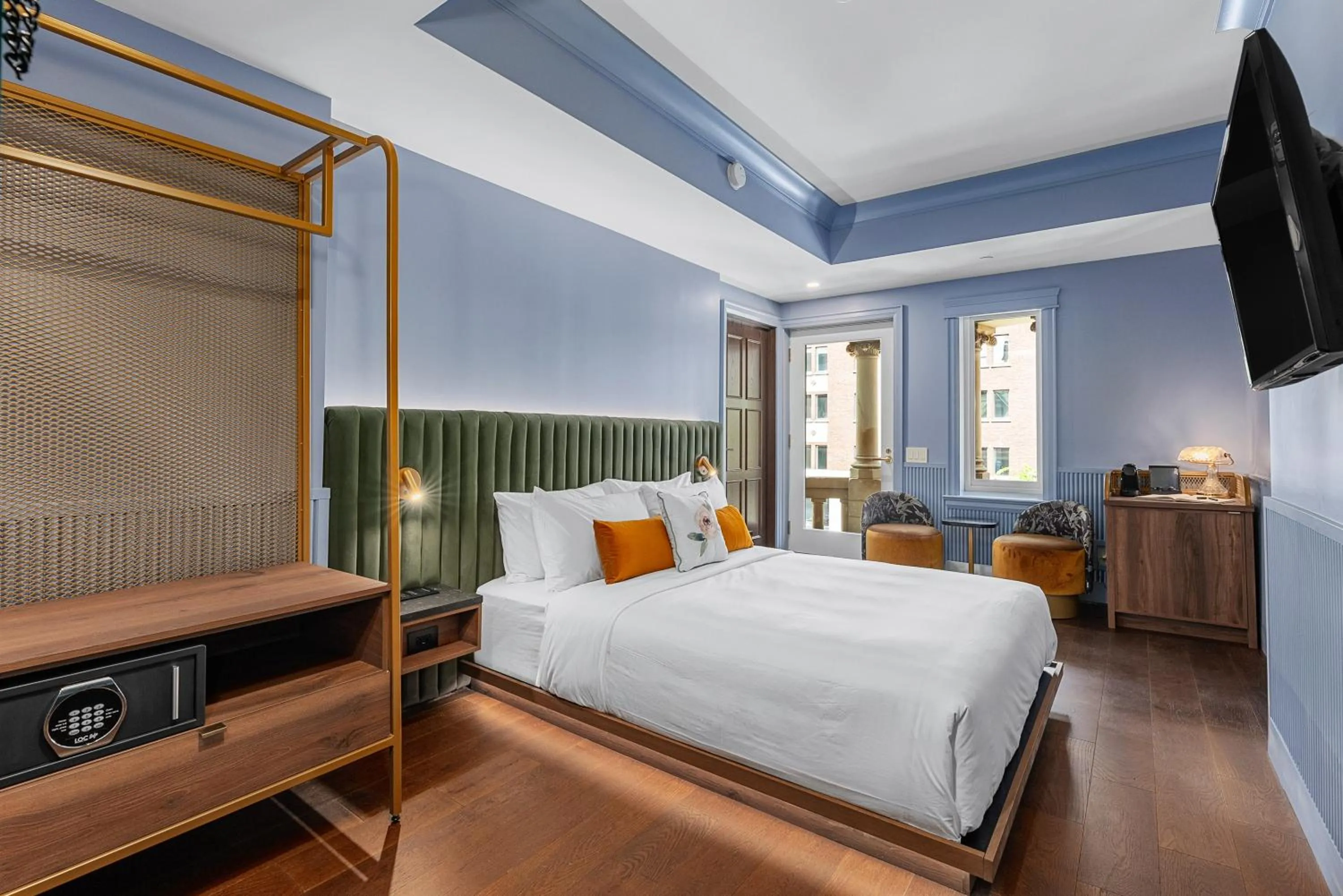 Photo of the whole room, Bed in Hôtel Maurice