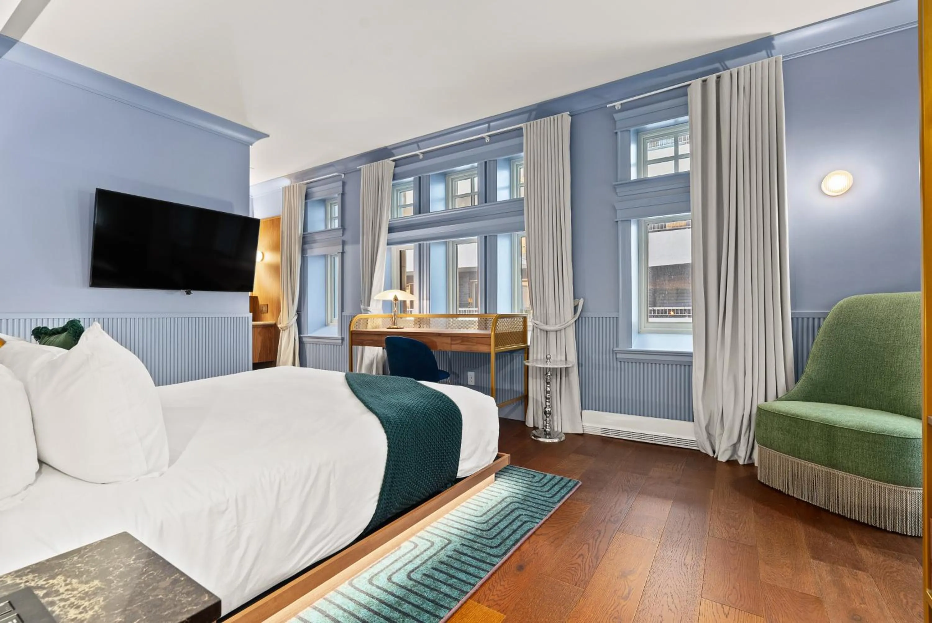 Toilet, Bed in Hôtel Maurice
