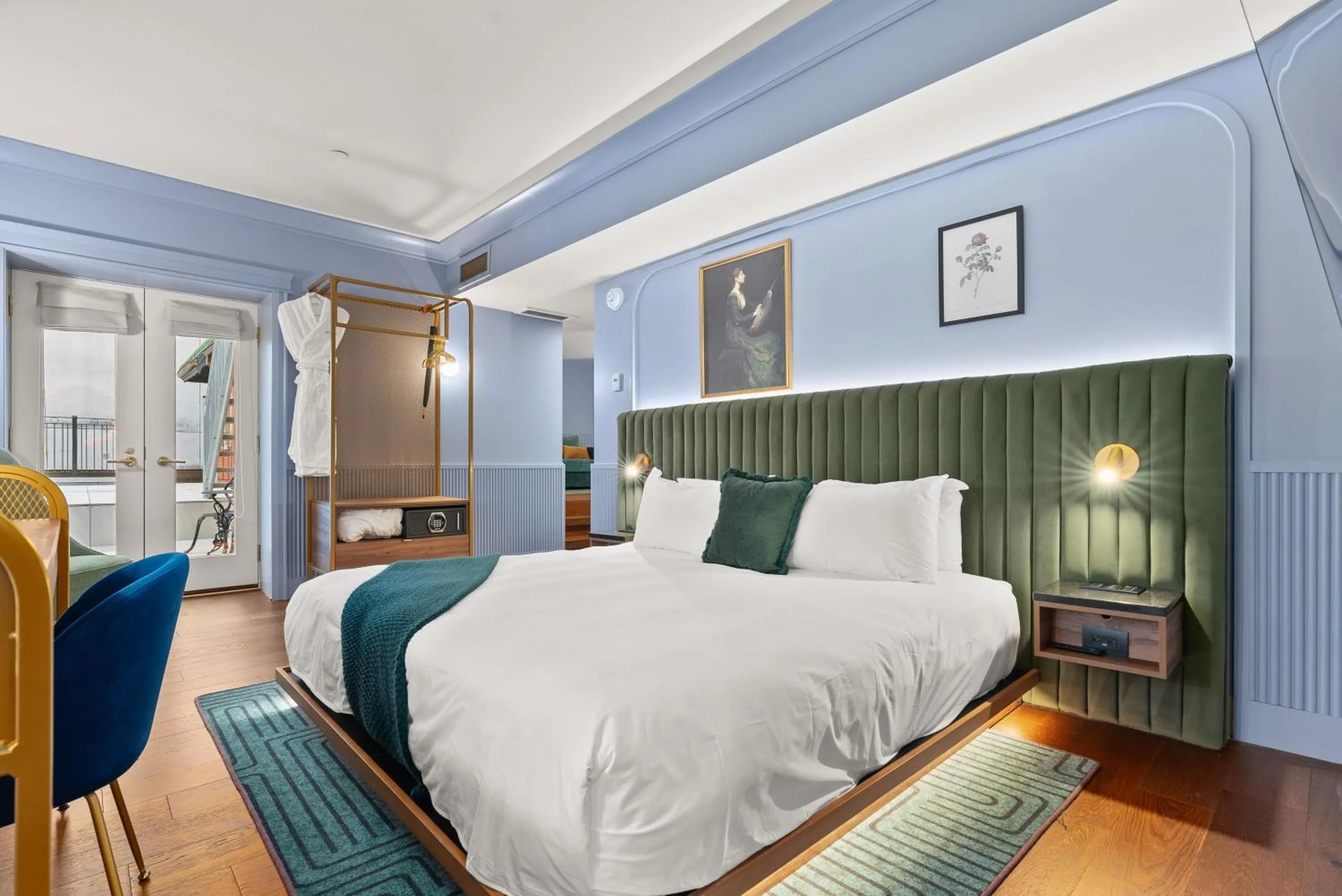 Toilet, Bed in Hôtel Maurice
