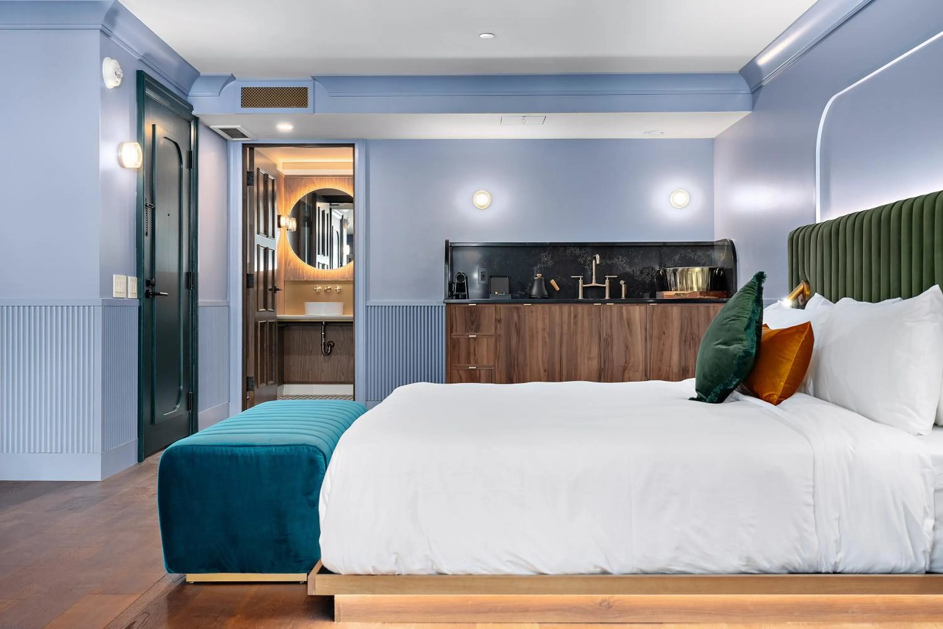 Photo of the whole room, Bed in Hôtel Maurice