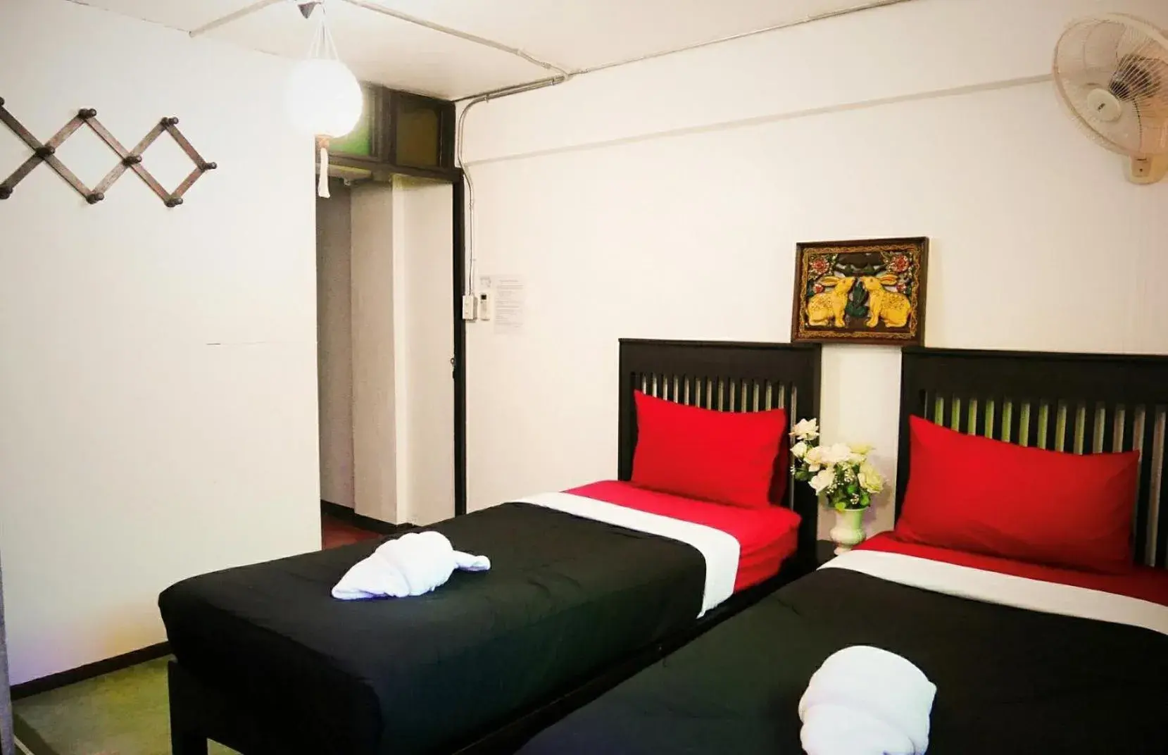 Standard Twin Room with Air Conditioning in Lanna Hostel Standard Twin Room with Air Conditioning in Lanna Hostel