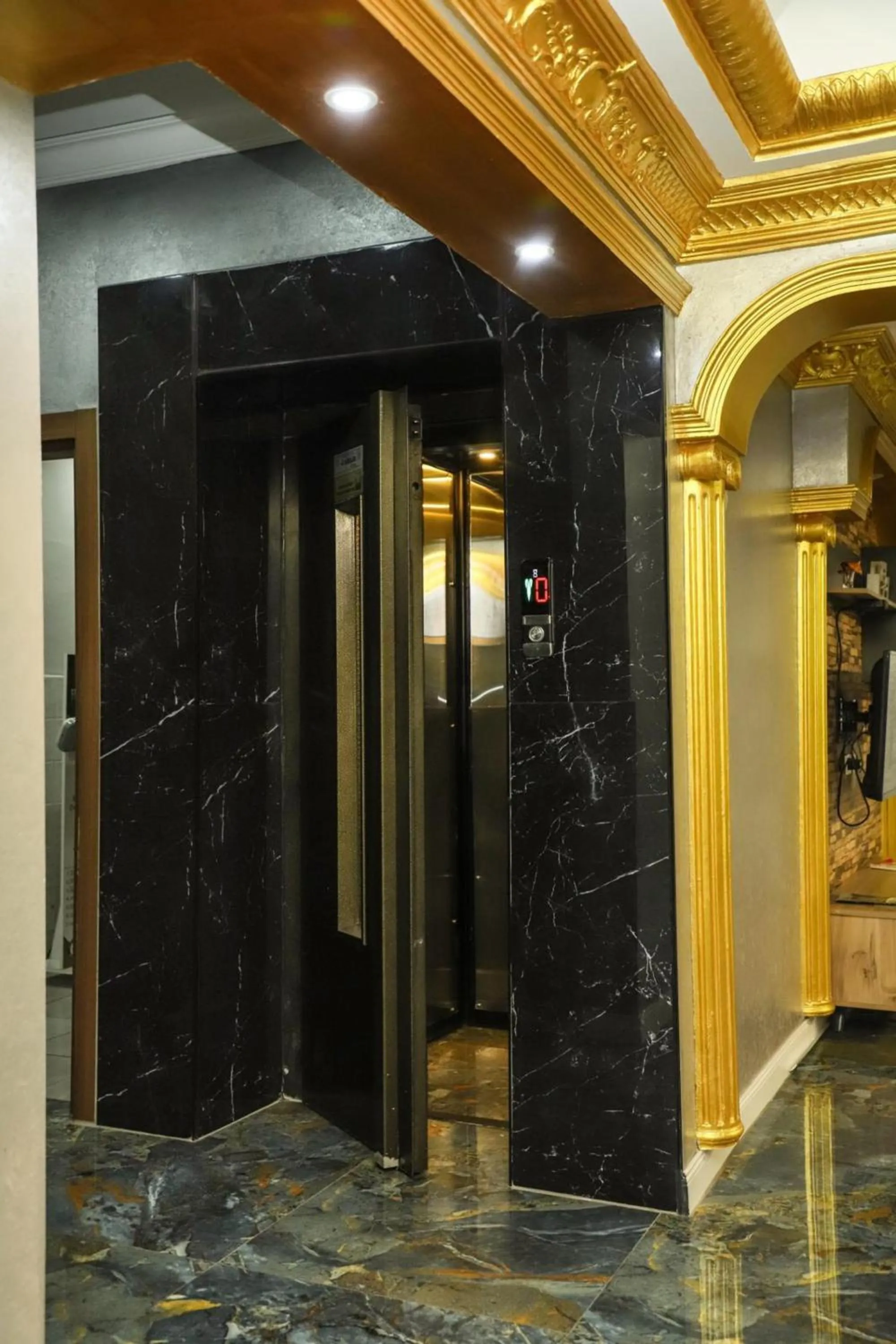 elevator in Yıldız Moonlight Hotel Trabzon