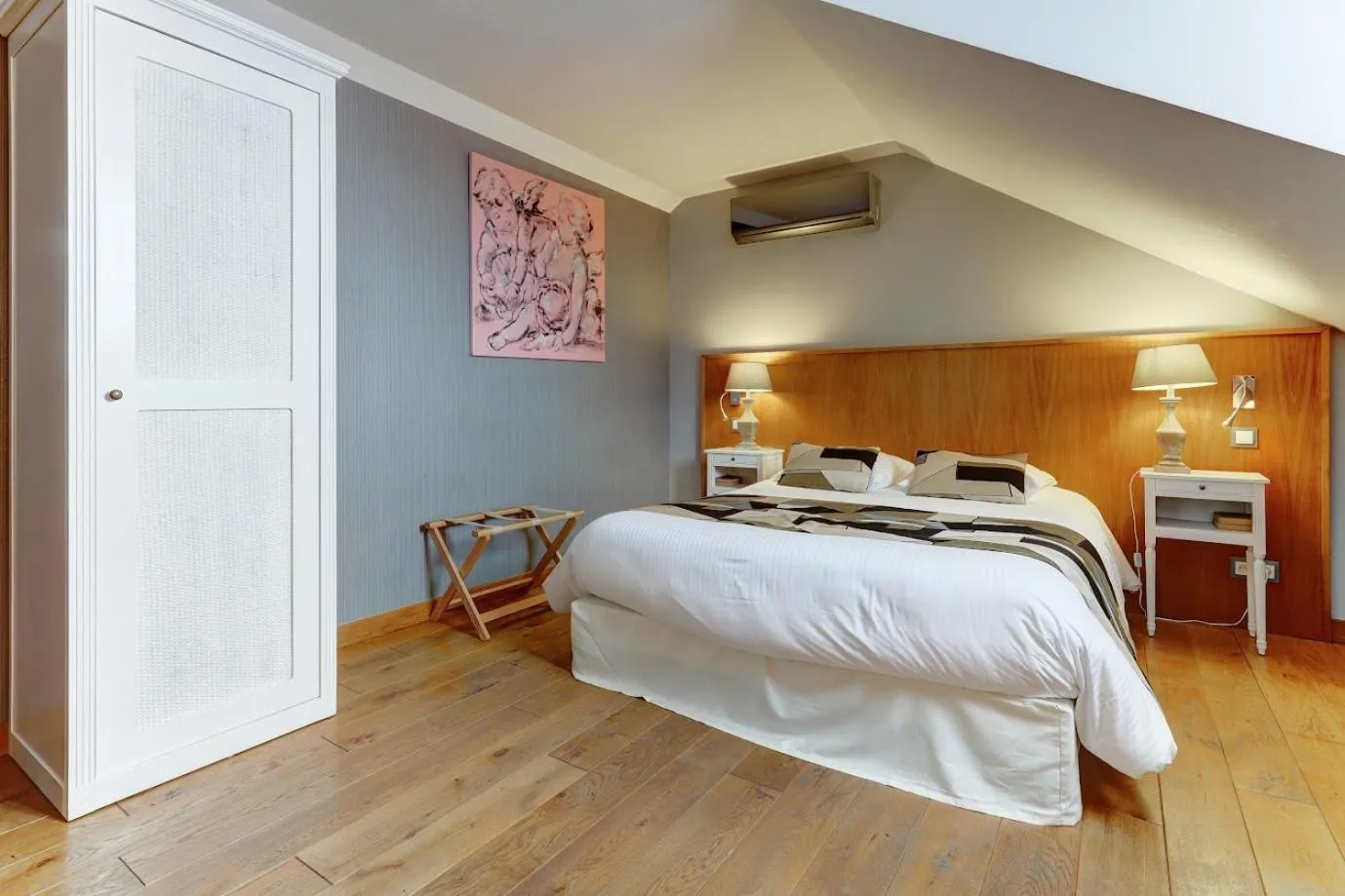 Bed in Champagne Domaine Sacret - AY