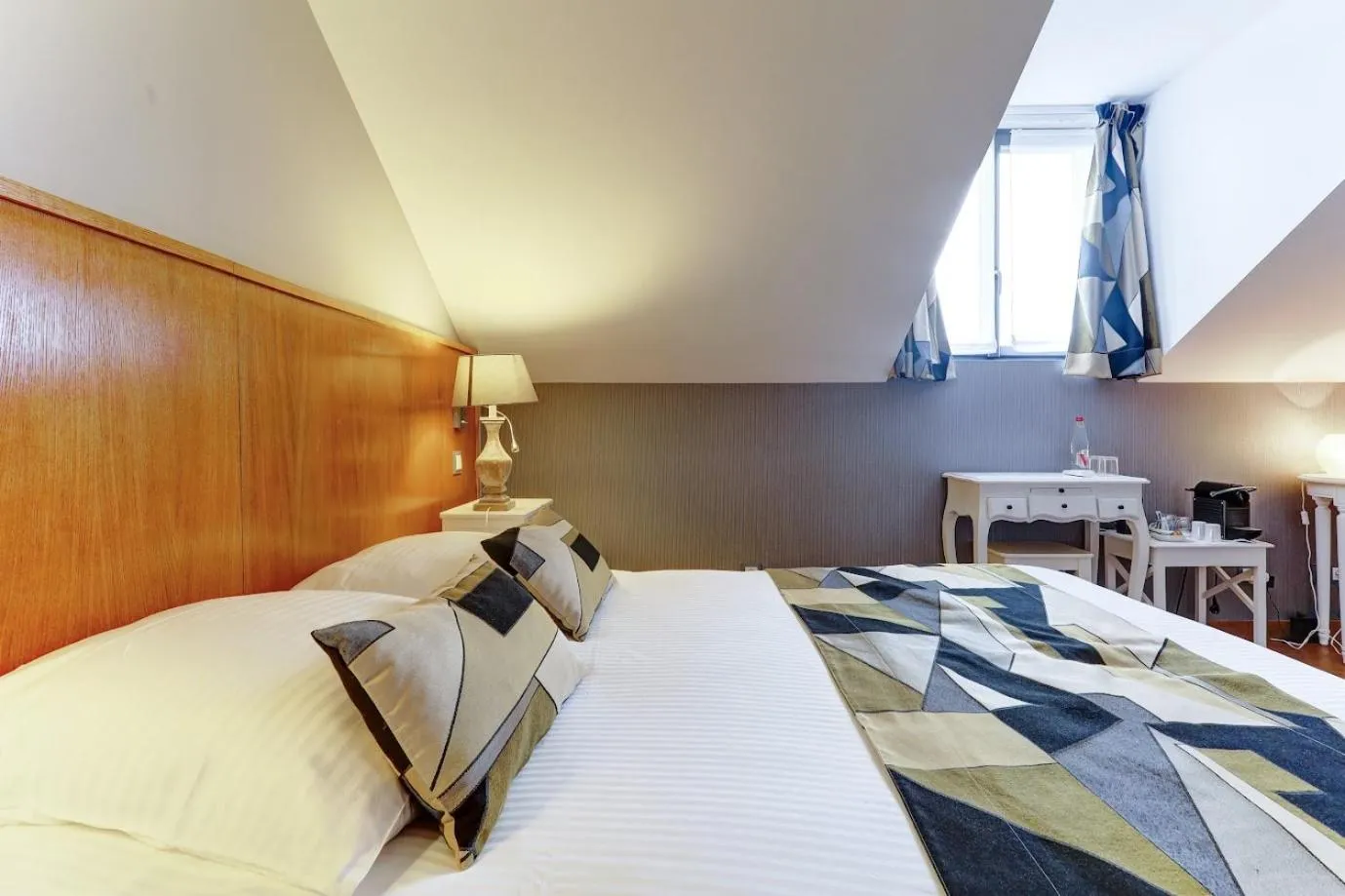 Bed in Champagne Domaine Sacret - AY