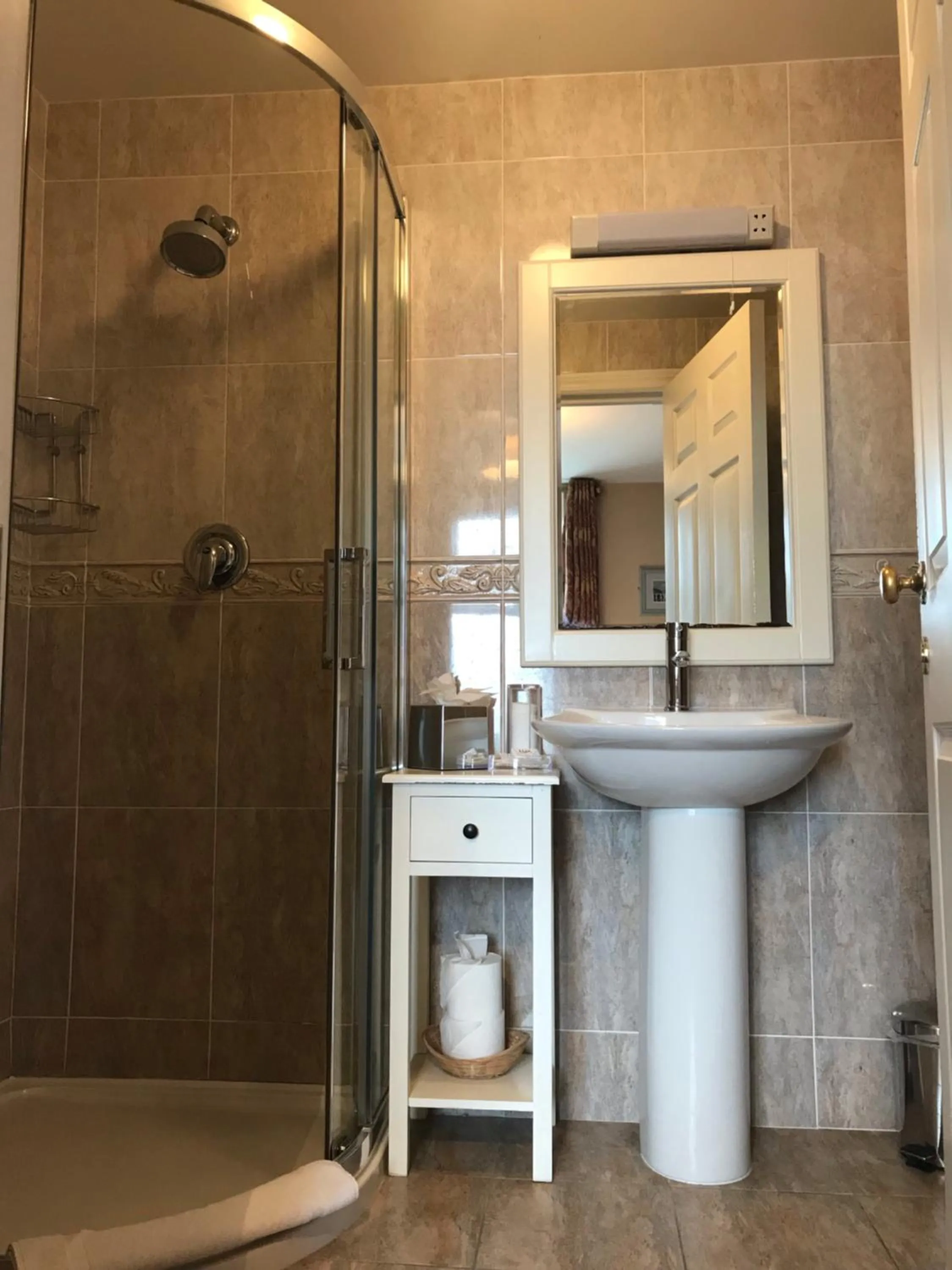 Bathroom in The Lantern Townhouse