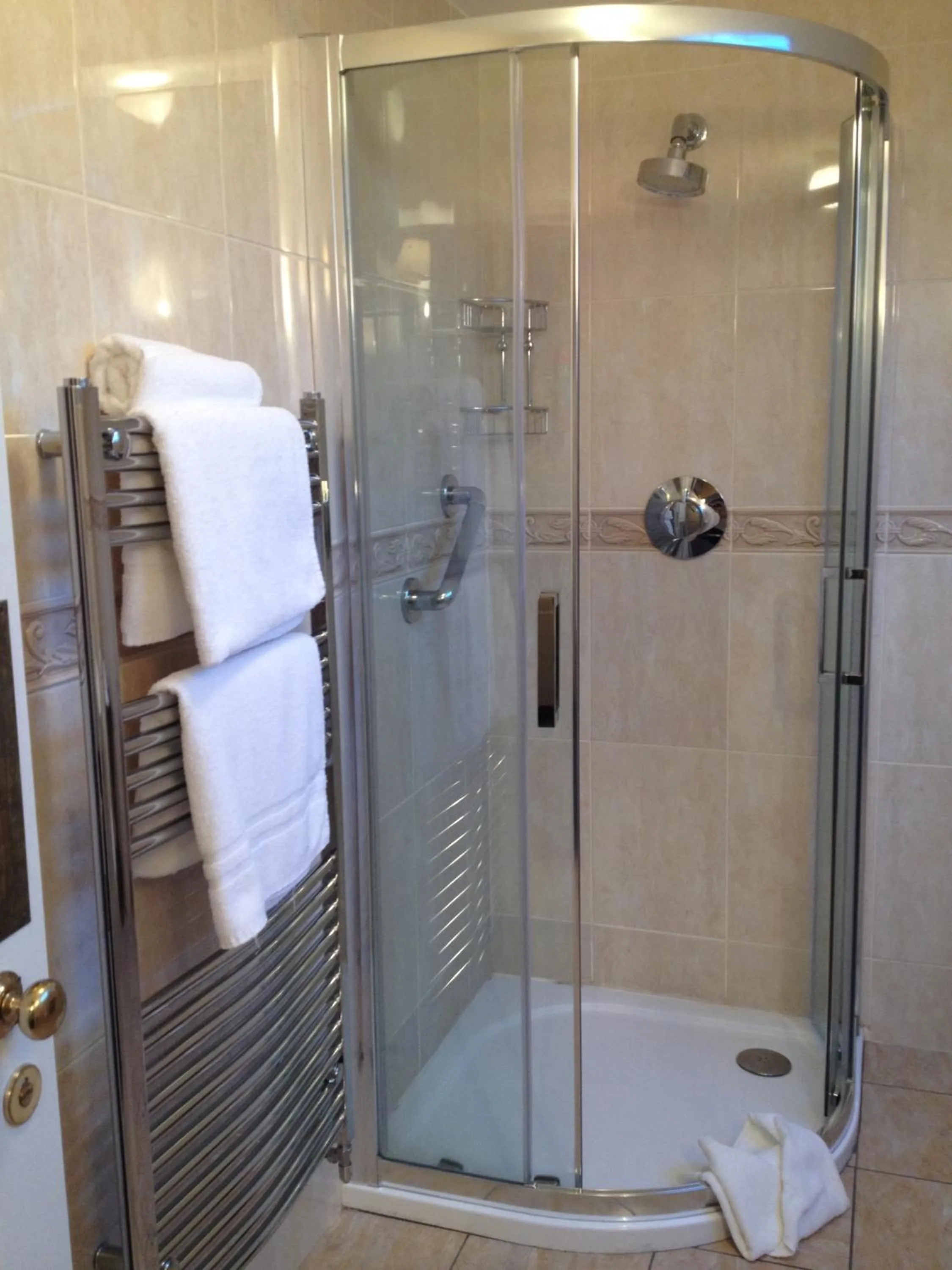 Shower in The Lantern Townhouse