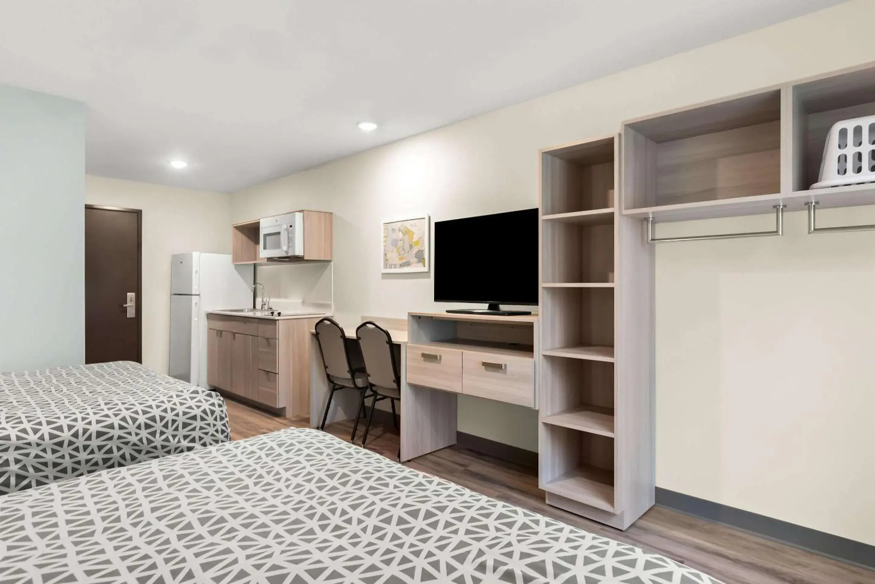 Queen Suite with Two Queen Beds and Tub - Disability Access/Non Smoking in WoodSpring Suites Savannah West Chatham Parkway Queen Suite with Two Queen Beds and Tub - Disability Access/Non Smoking in WoodSpring Suites Savannah West Chatham Parkway
