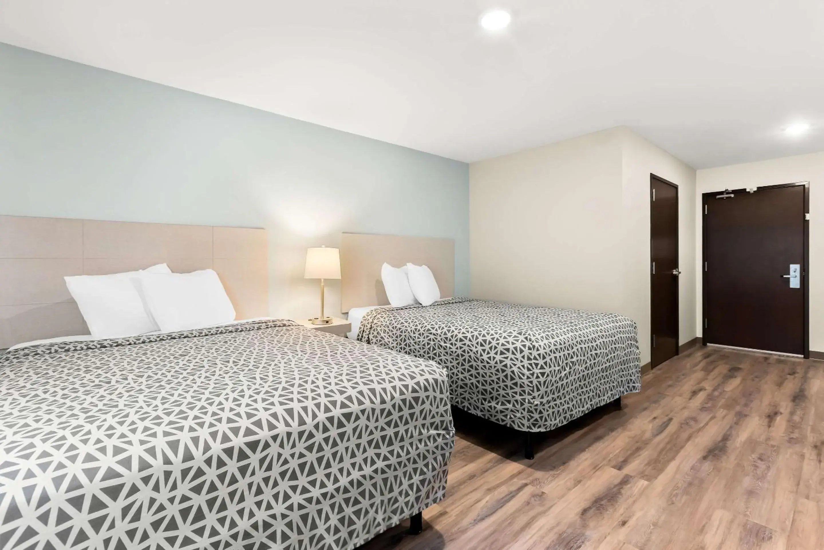 Queen Suite with Two Queen Beds and Tub - Disability Access/Non Smoking in WoodSpring Suites Savannah West Chatham Parkway Queen Suite with Two Queen Beds and Tub - Disability Access/Non Smoking in WoodSpring Suites Savannah West Chatham Parkway