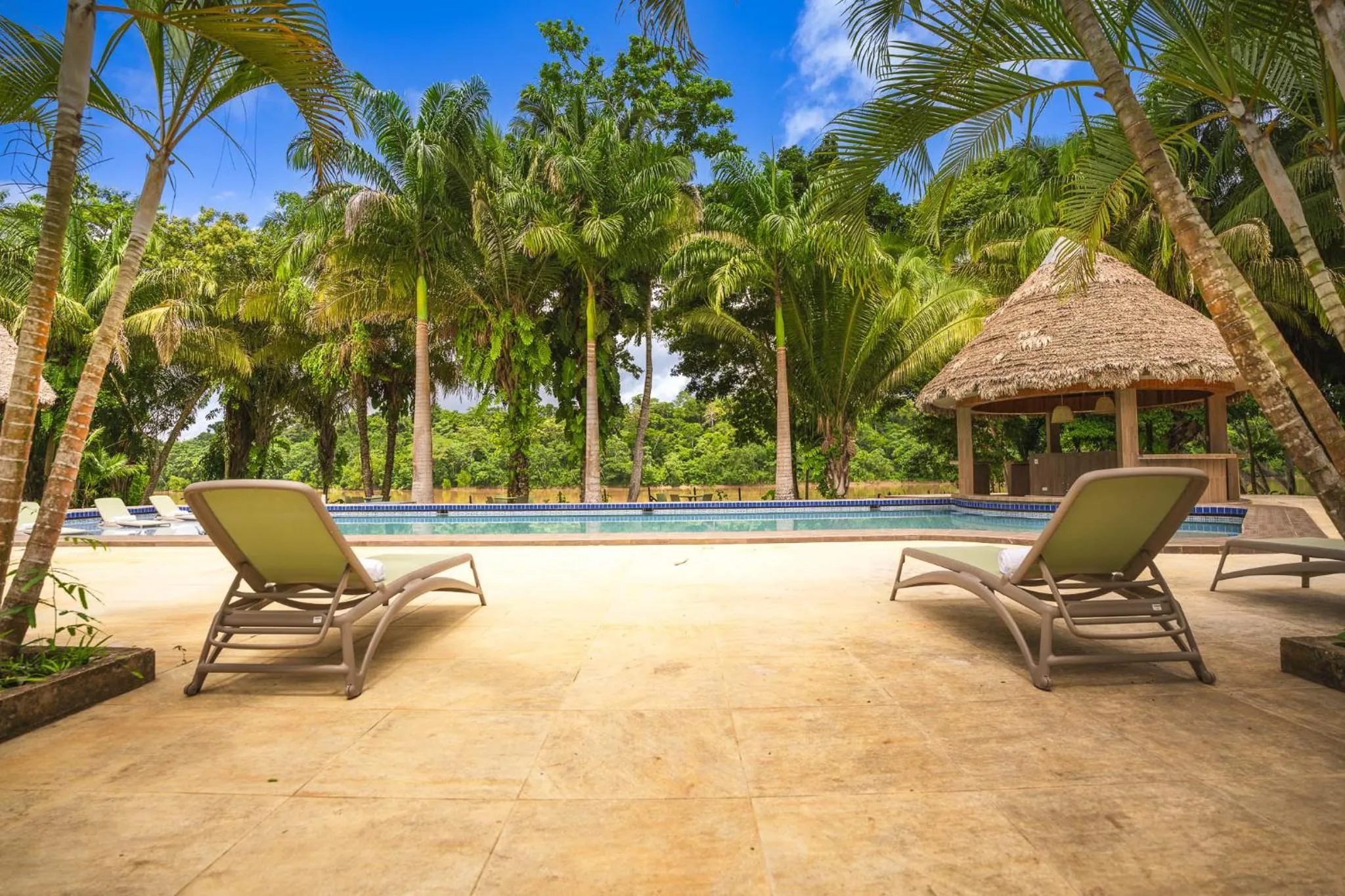 Swimming pool in IKAM Riverview Amazon Lodge - Asociado Casa Andina