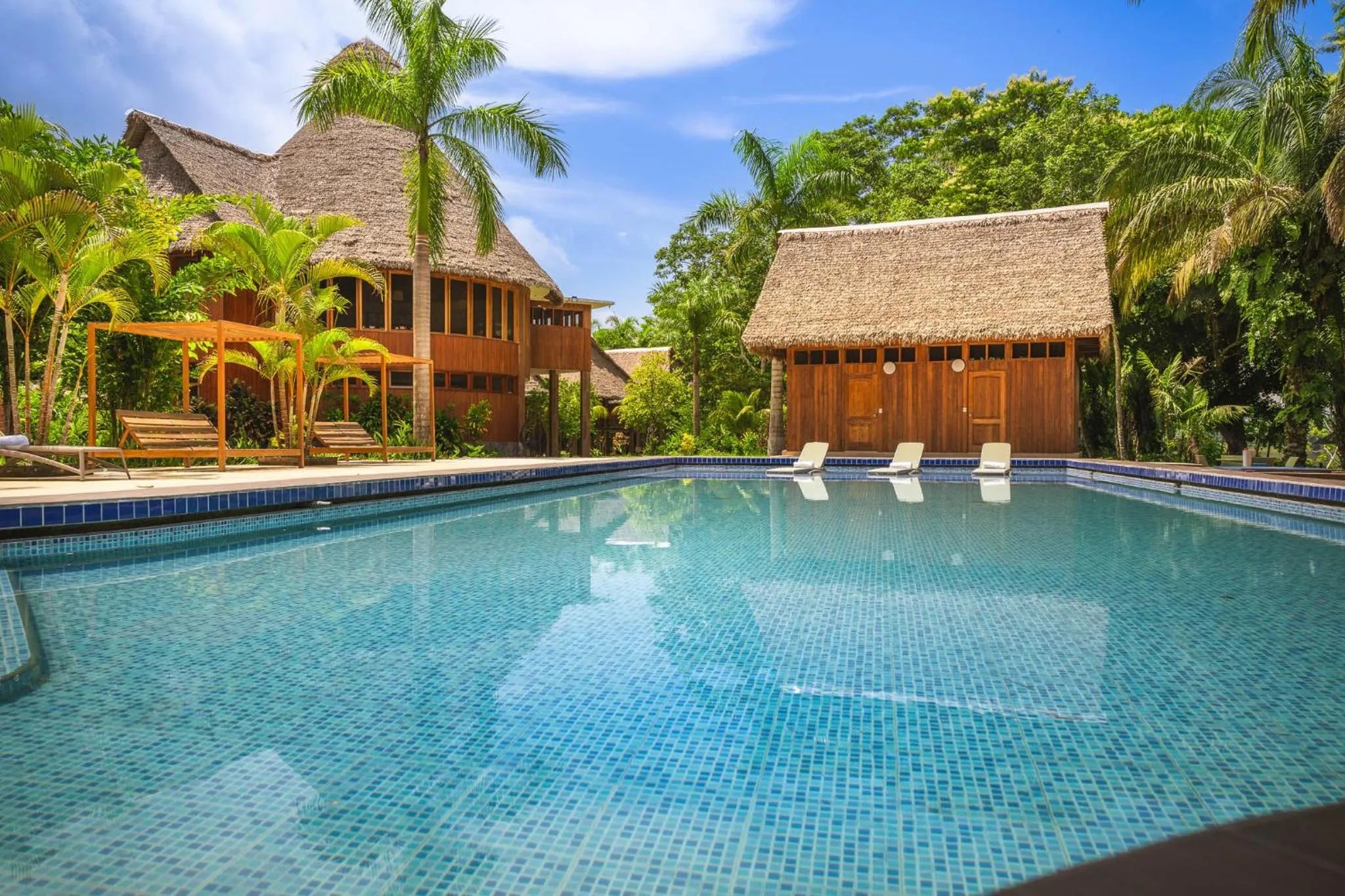 Swimming pool in IKAM Riverview Amazon Lodge - Asociado Casa Andina