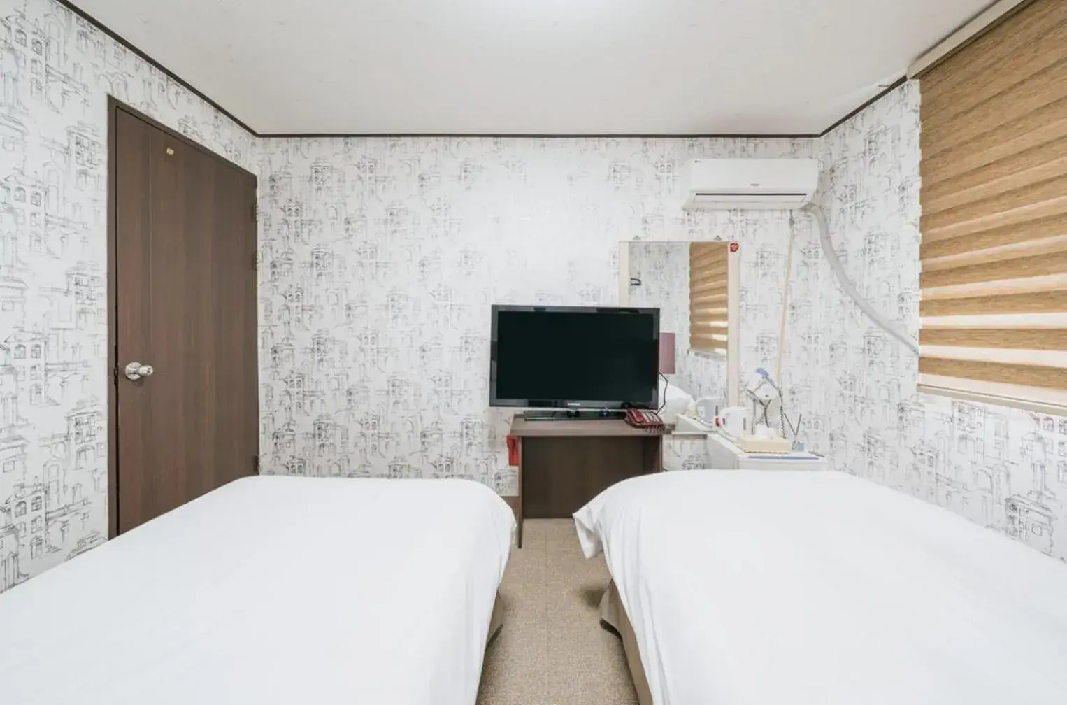 Standard Twin Room in Manhattan Hotel Standard Twin Room in Manhattan Hotel