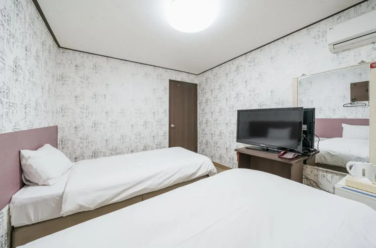 Bed in Manhattan Hotel Bed in Manhattan Hotel