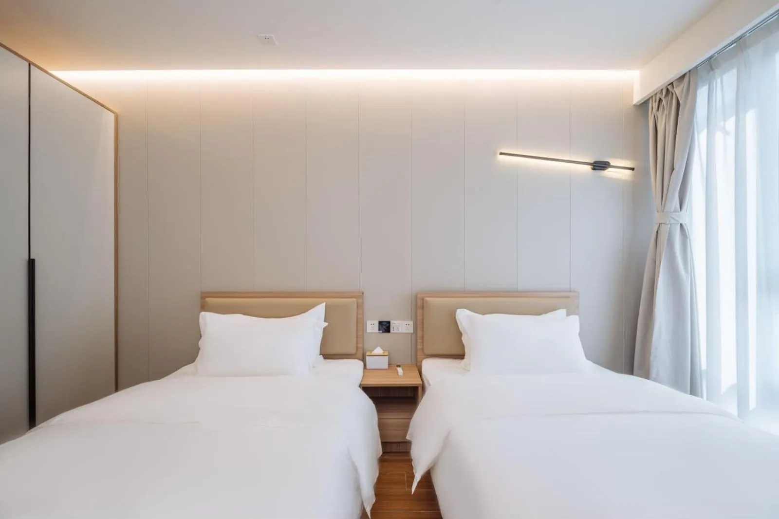 Bedroom, Bed in Ketangxuan Hotel -Shanghai Railway Station Baoshan Road Subway Station