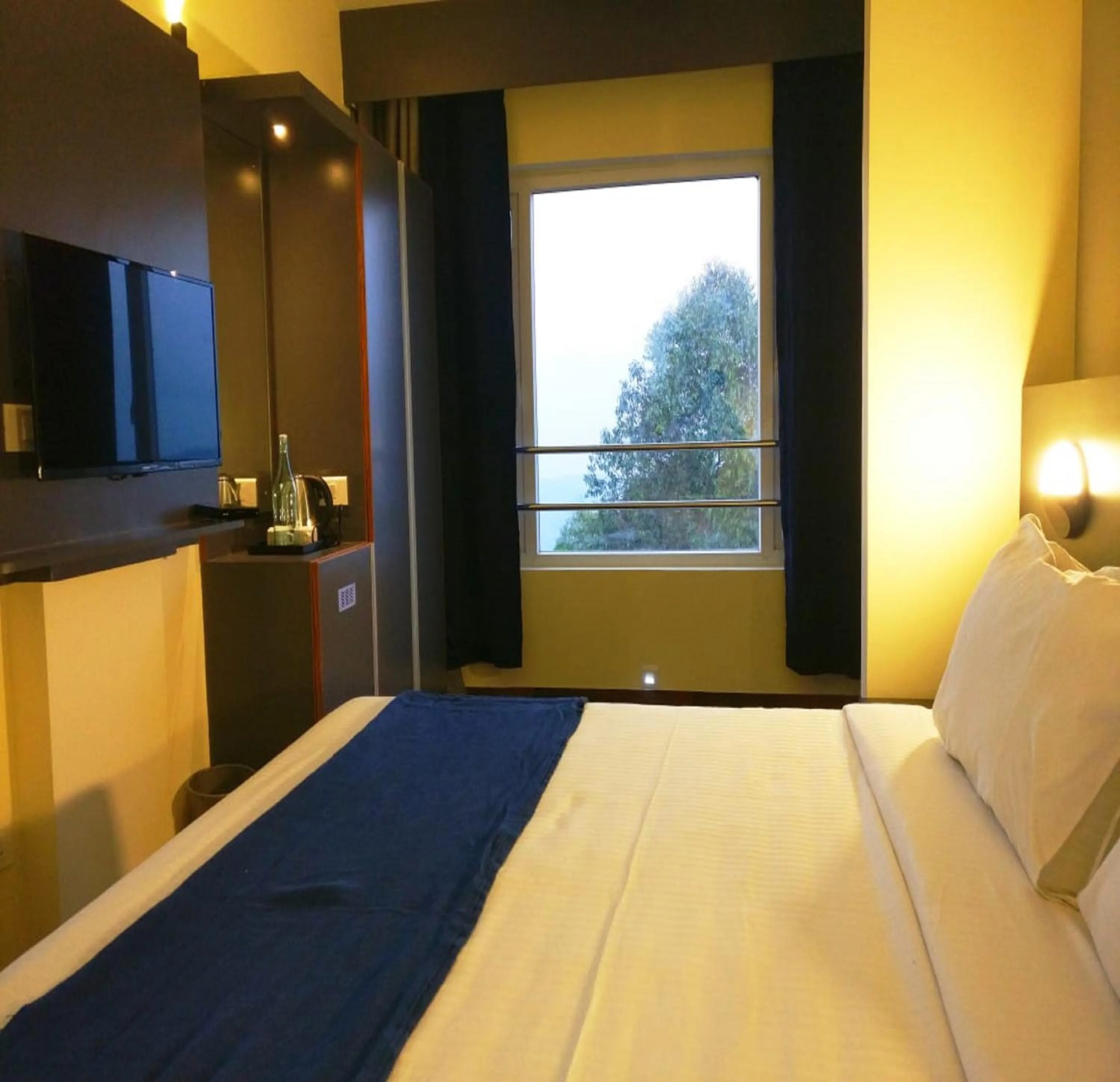 Bedroom in Mist View